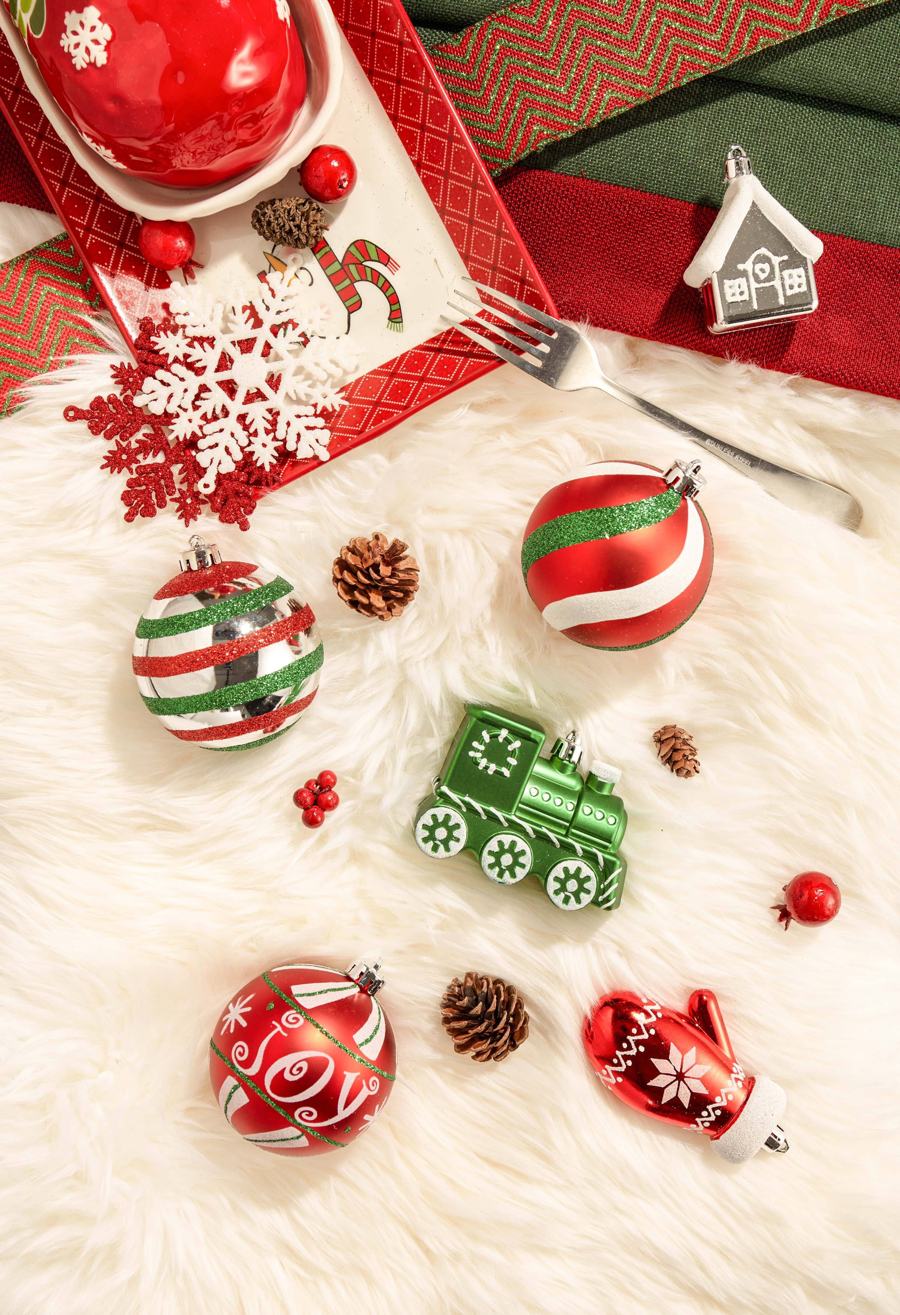 Valery Madelyn 50ct Christmas Ornaments Set, Red Green White Shatterproof Ornaments for Holiday Party Decor - Image 6