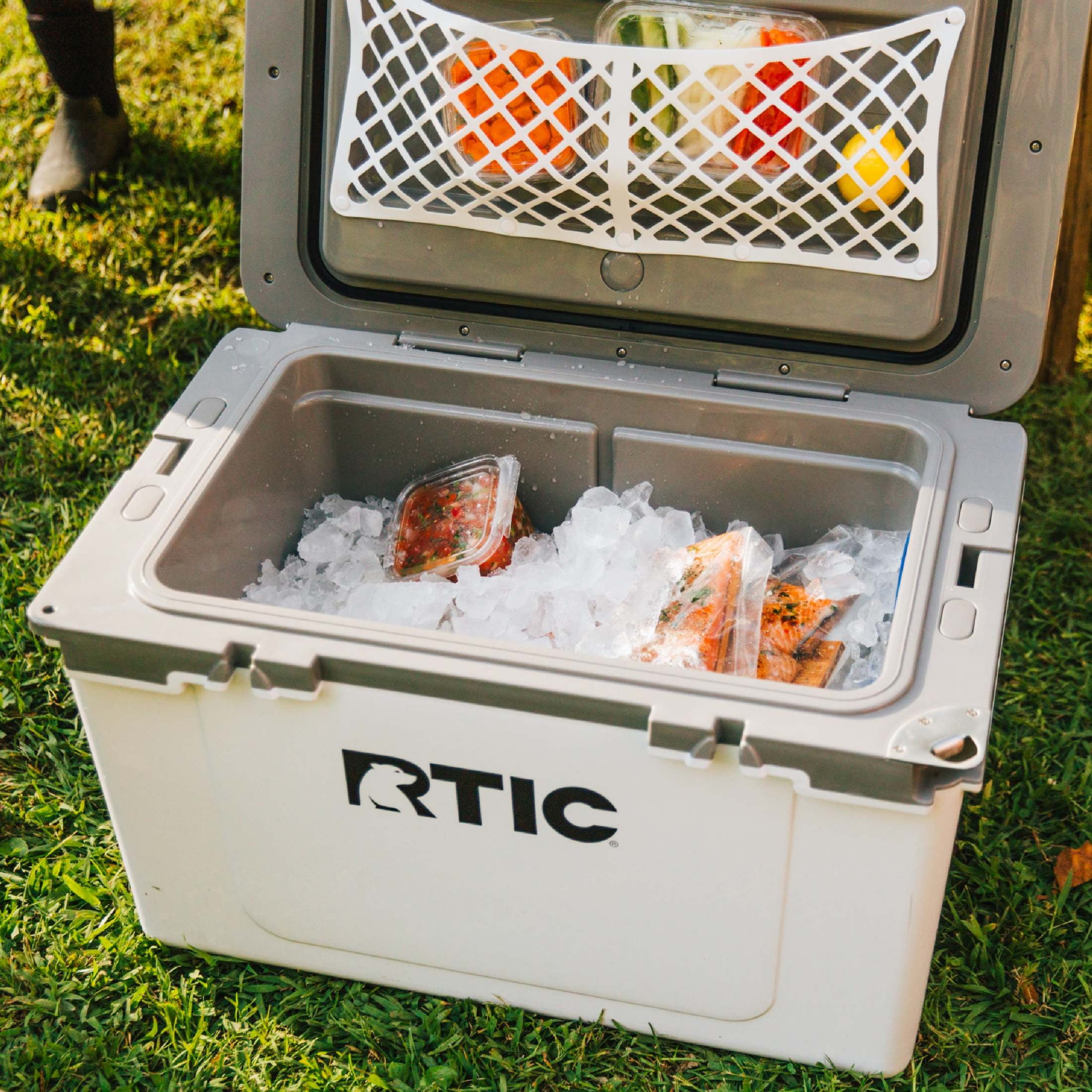RTIC 32 QT Hard-Sided Ice Chest Cooler, Ultra-Light, Fits 48 Cans, Patriot - Image 8