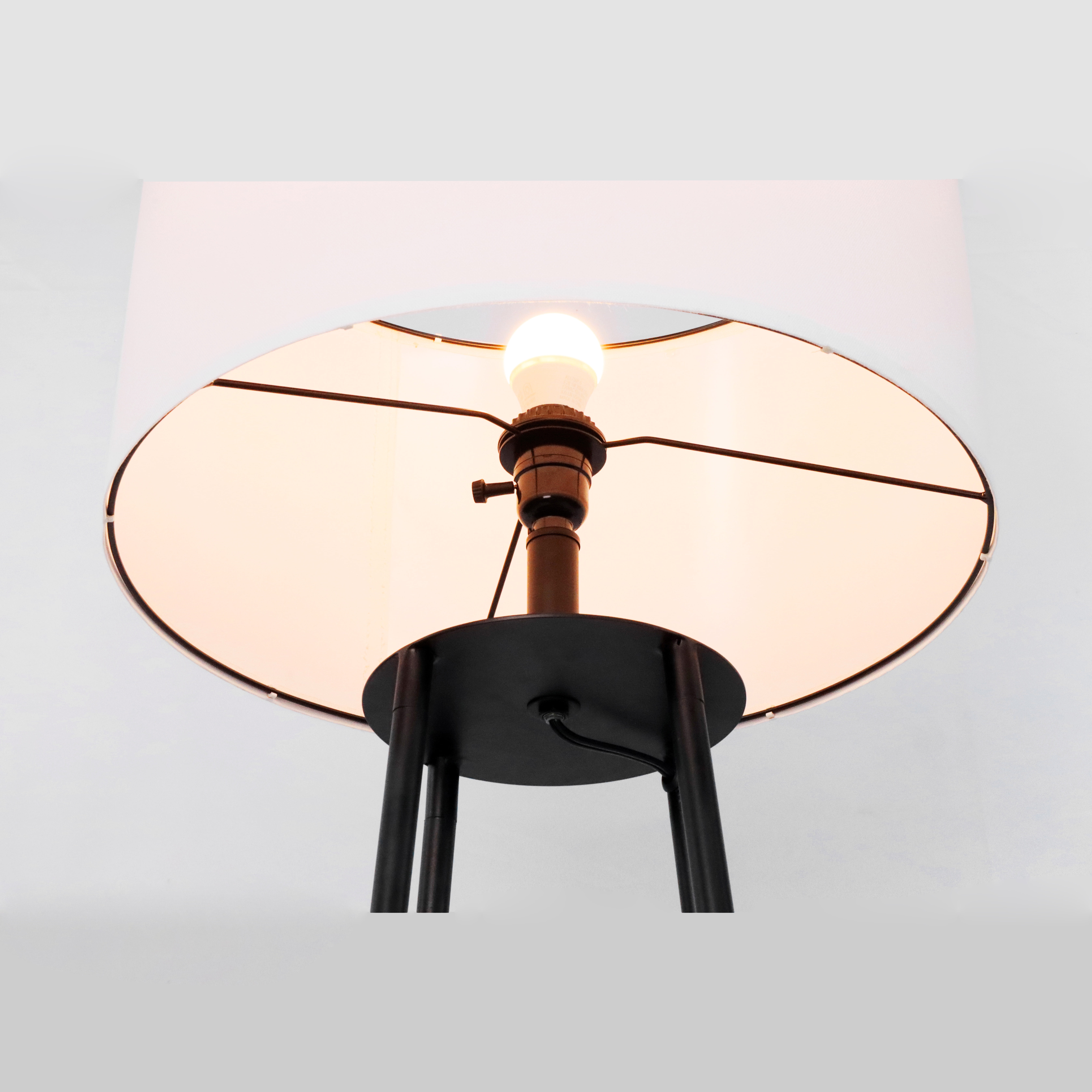 Mainstays Etagere 62" Matte Black Mid-Century Style Floor Lamp, with 2 Wood Shelves - Image 3