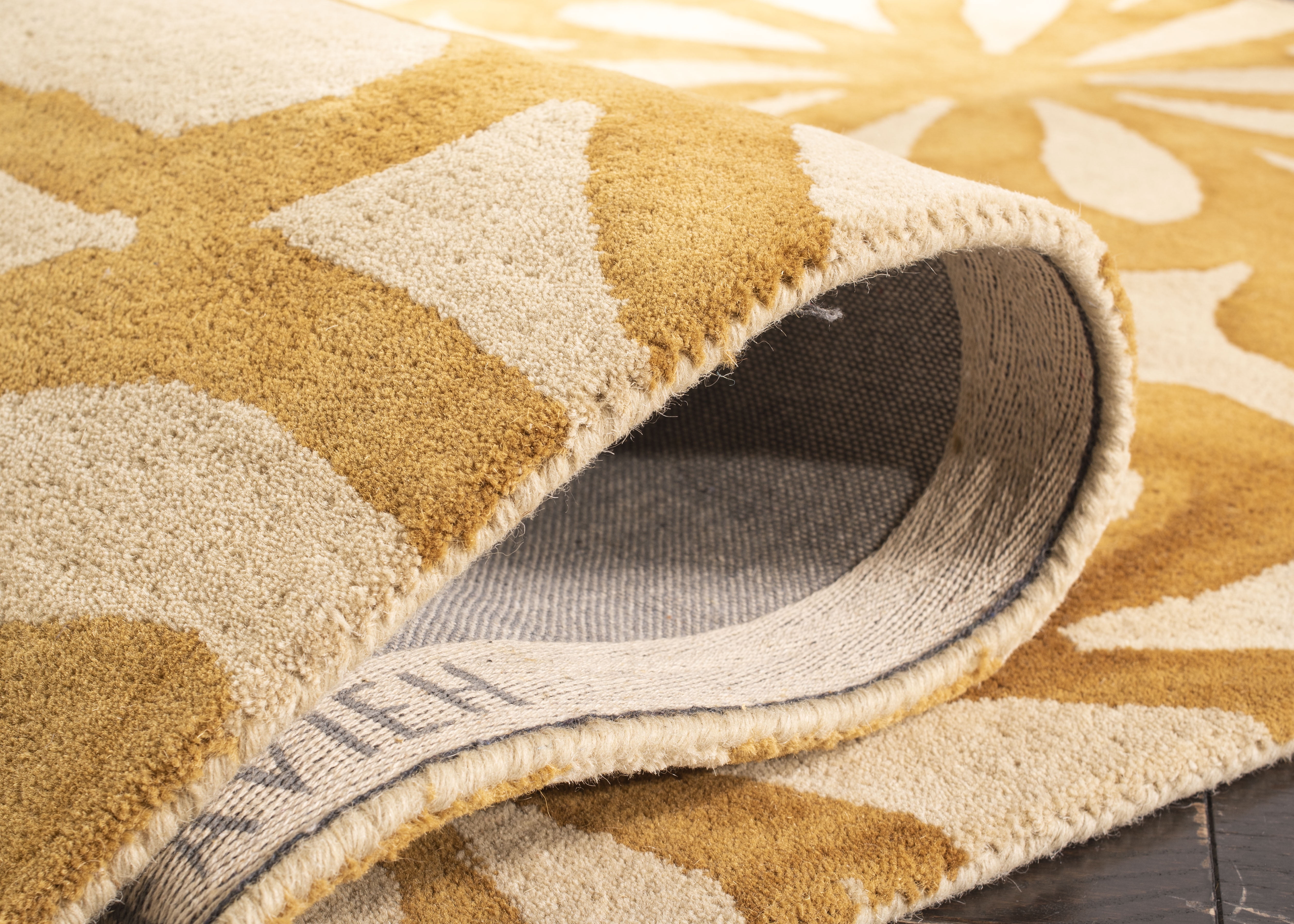 Safavieh Dip Dye Jessamine Floral Wool Runner Rug, Beige/Gold, 2'3" x 10' - Image 9