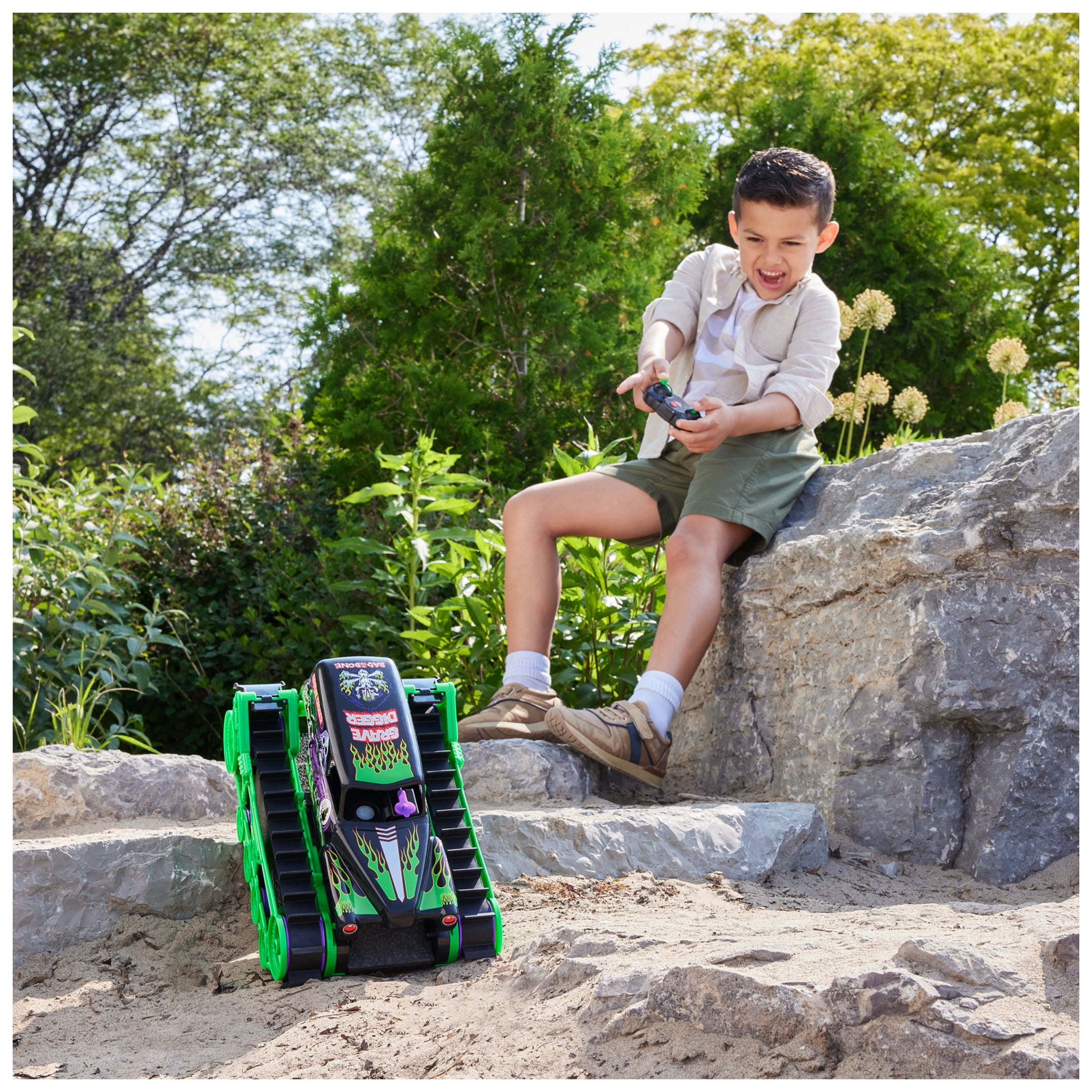 Monster Jam, Official Grave Digger Trax All-Terrain Remote Control Outdoor Vehicle, 1:15 Scale, Kids Toys for Boys and Girls Ages 4 and Up - Image 10