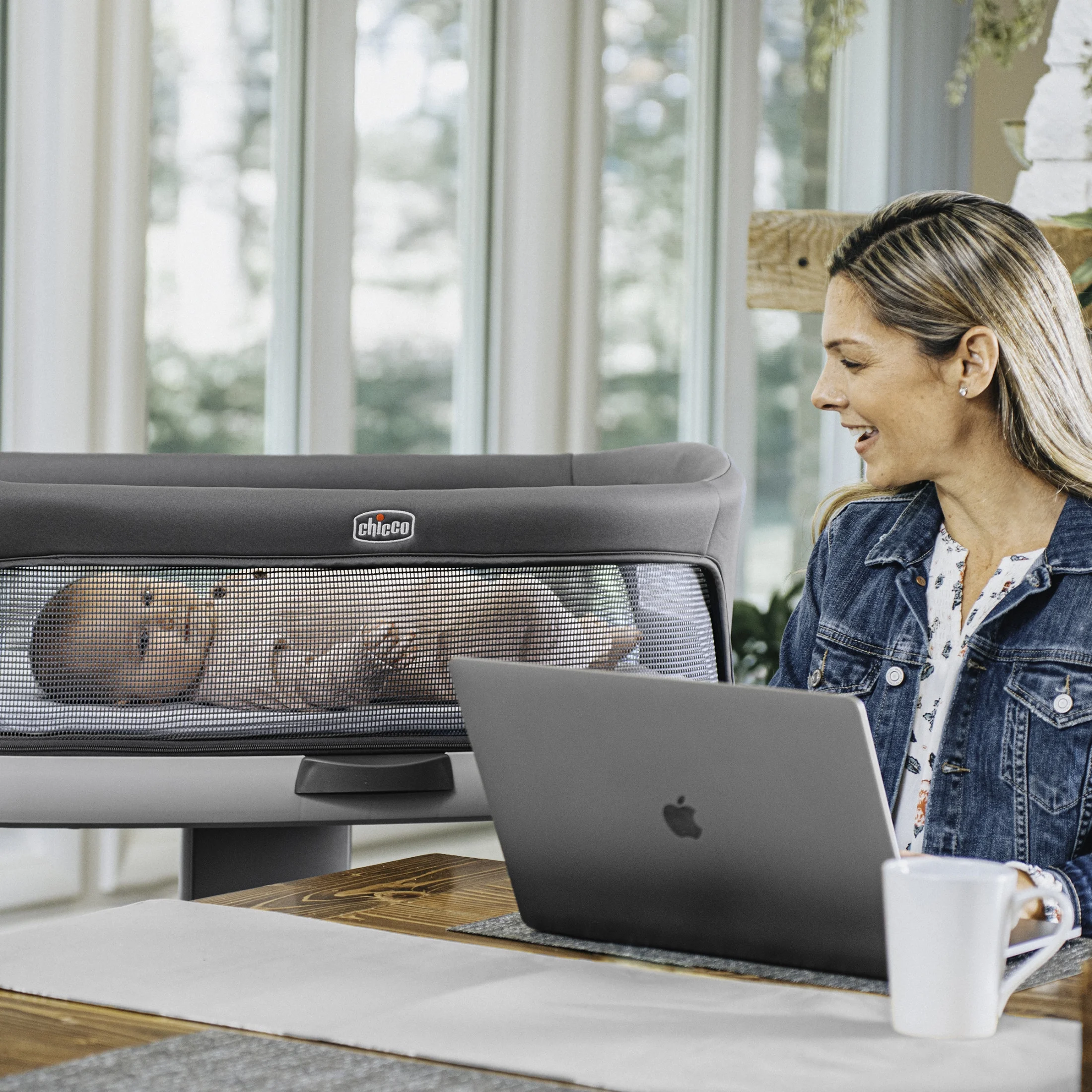 Chicco Close to You SE Portable Bedside Bassinet, Height Adjustable, Mesh Sides - Charcoal (Grey), New - Image 2