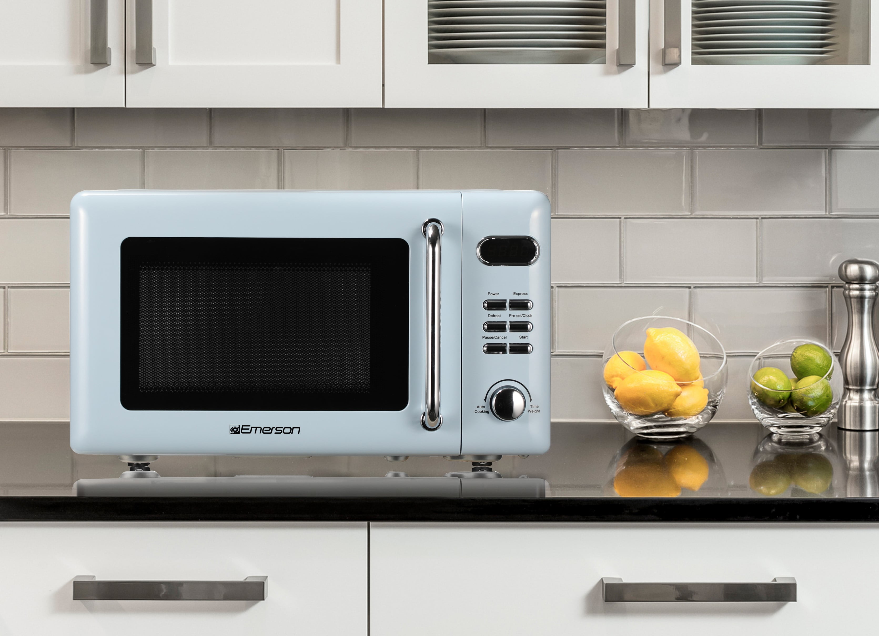 Emerson 0.7 Cu Ft, 700W Thunderbird Blue Retro Countertop Microwave Oven, MWR7020BL - Image 8