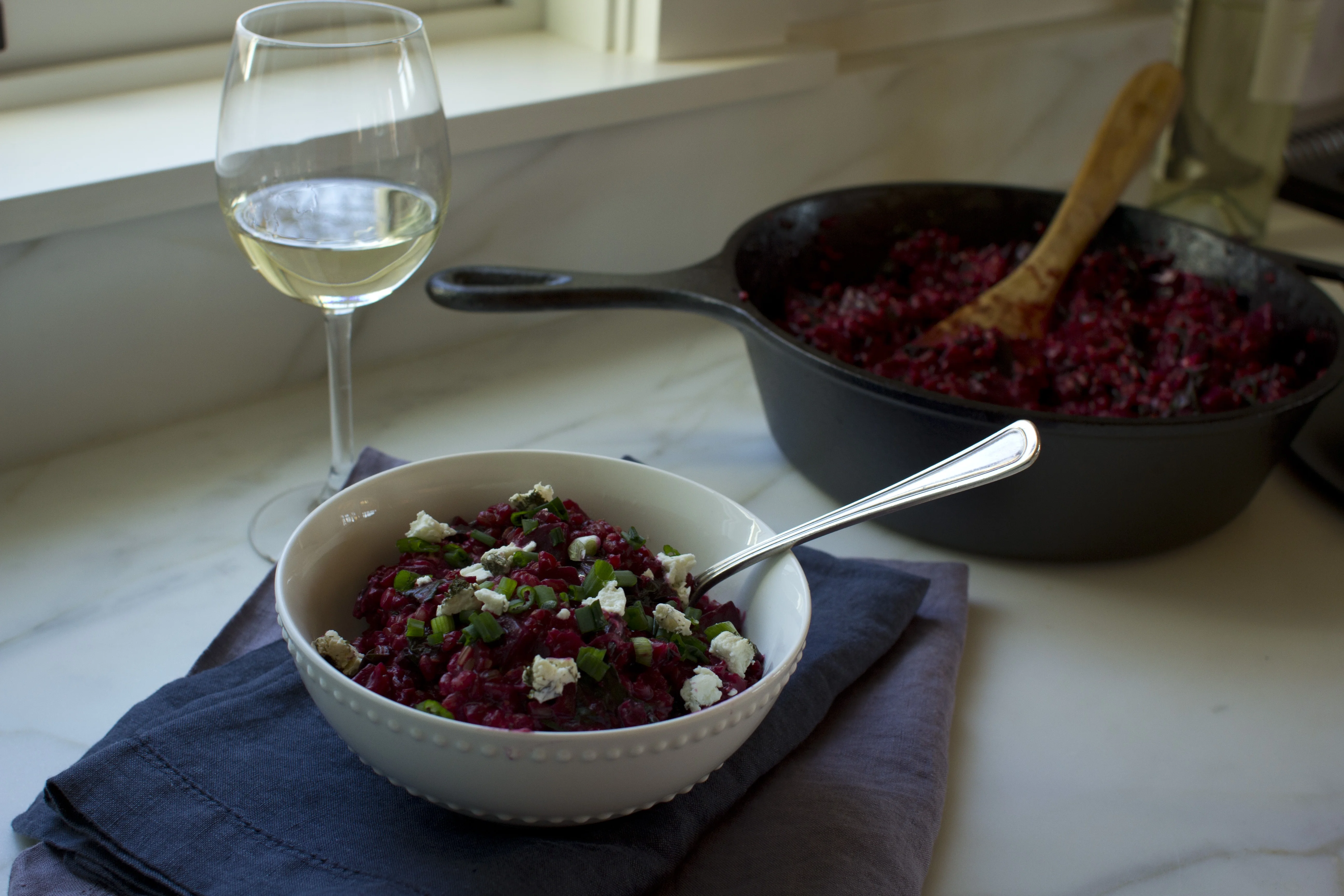 Lodge Cast Iron 12" Deep Cast Iron Seasoned Skillet, L10Dsk3, with Assist Handle - Image 3