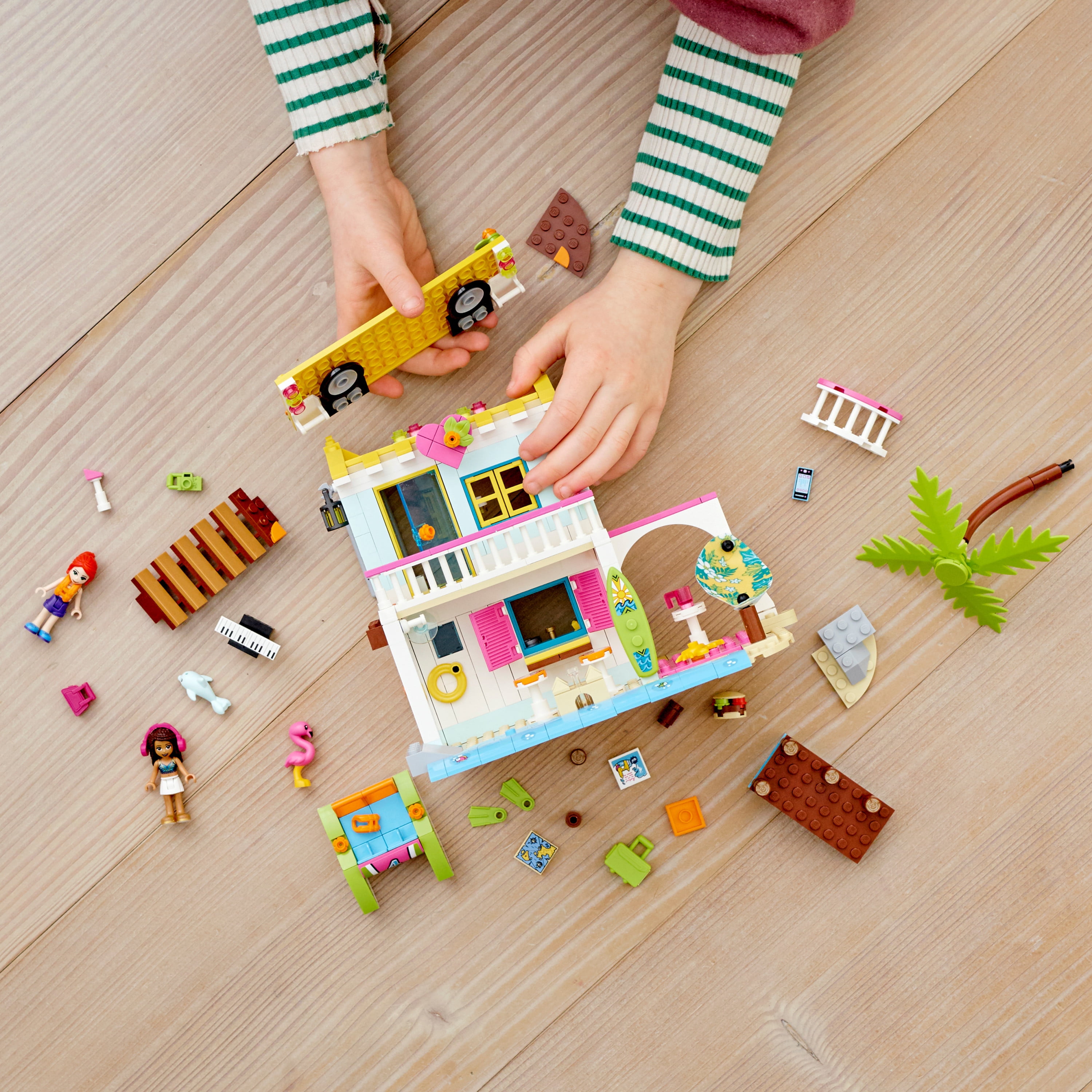 LEGO Friends Toy Beach House 41428 Building Toy comes with Andrea and Mia Mini-Dolls (444 Pieces) - Image 7