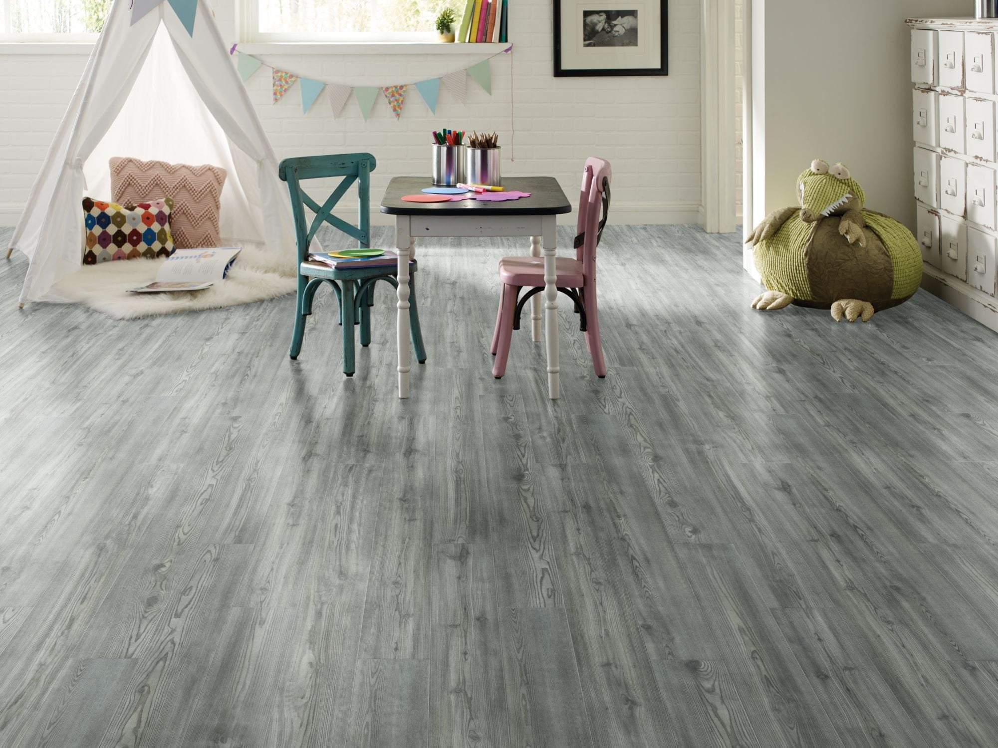 Wildwoods 7 in. x 48 in. Smoky Oak, Luxury Vinyl Plank Flooring (18.91 sq. ft. / carton) - Image 7