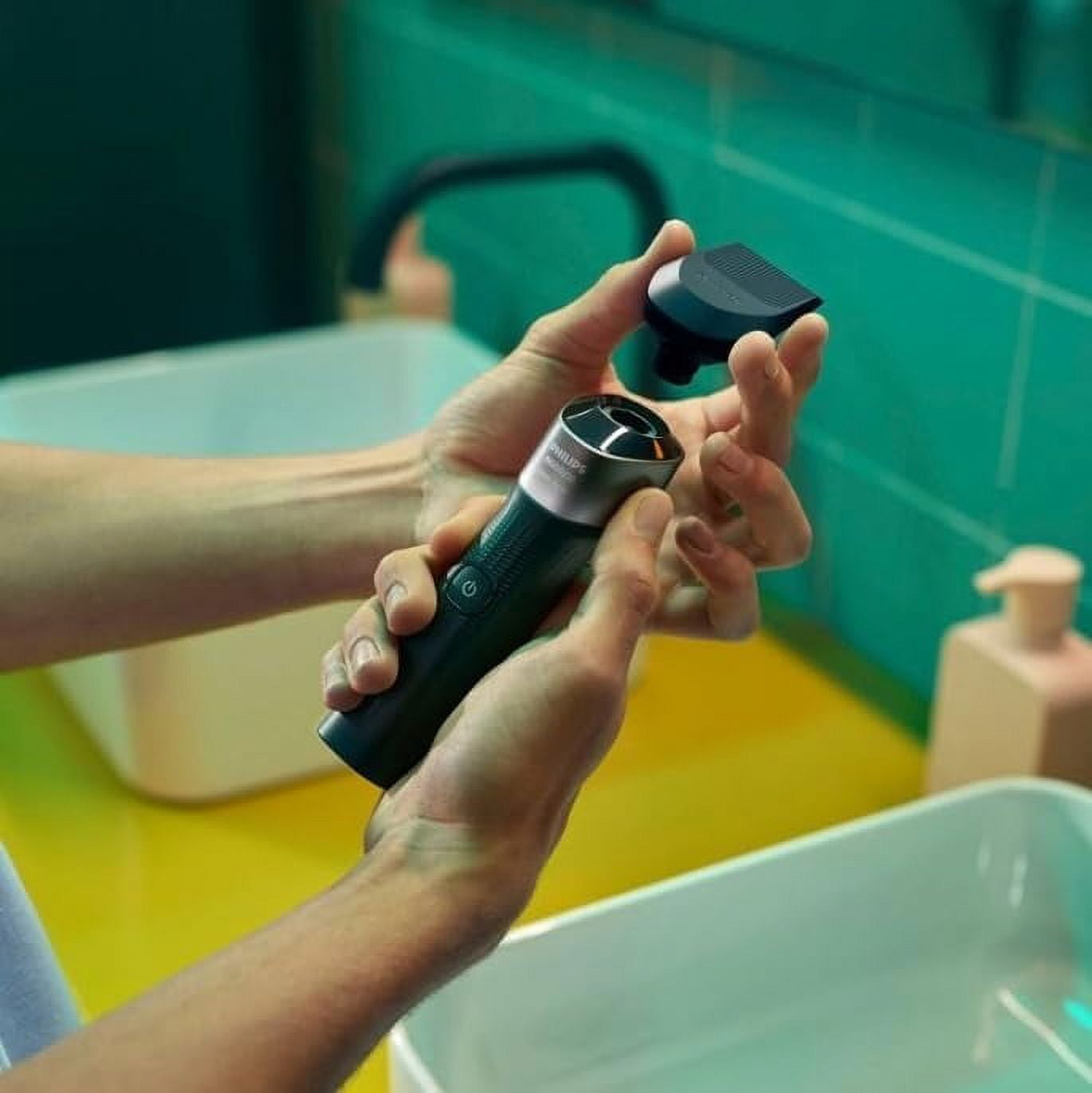 Philips Norelco Series X5004/84 Wet & Dry Men's Rechargeable Electric Shaver - Image 7