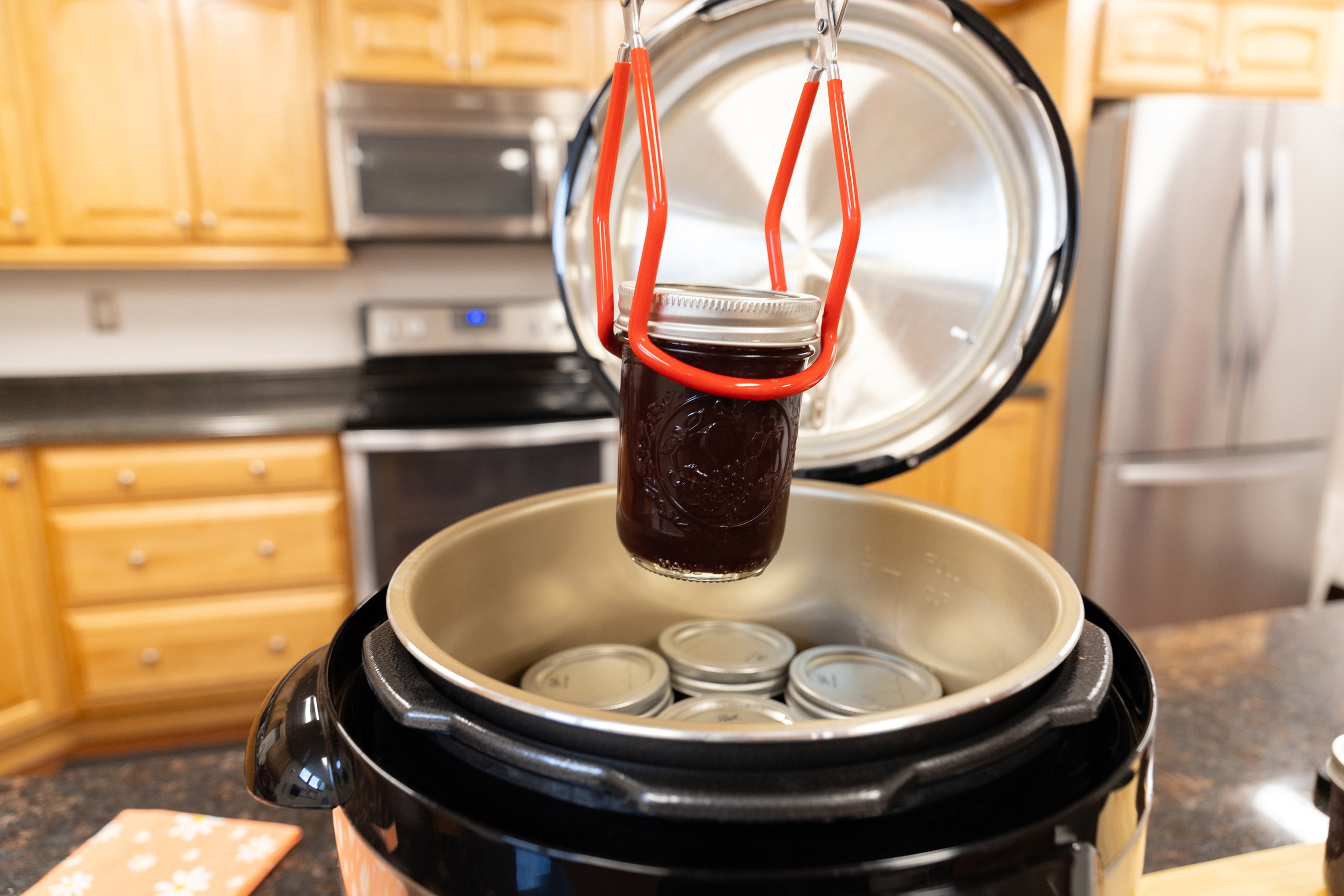 NESCO® 9.5 Quart Electric Pressure Canner, Digital Pressure Cooker and Canning Pot, Equipment for Canning Meat and Vegetables - Image 4