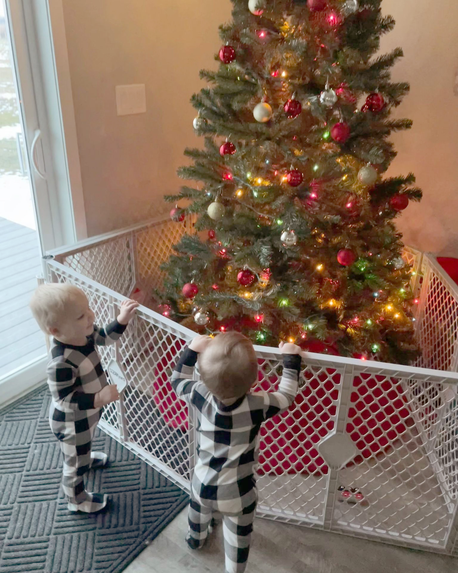 Toddleroo by North States Superyard Explorer Baby Play Yard, Gray Plastic - Image 9