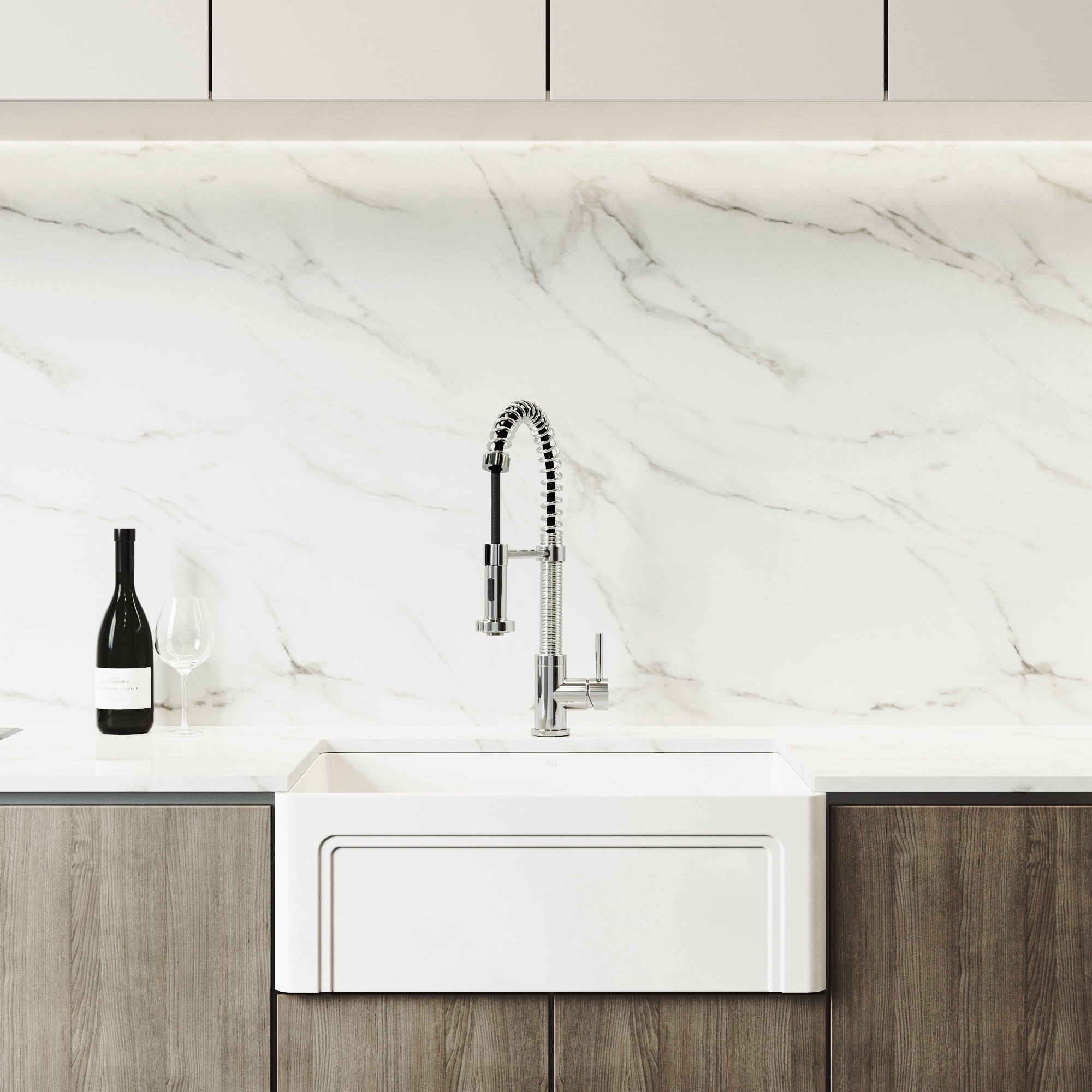 VIGO Edison Single Handle Pull-Down Sprayer Kitchen Faucet in Chrome - Image 3