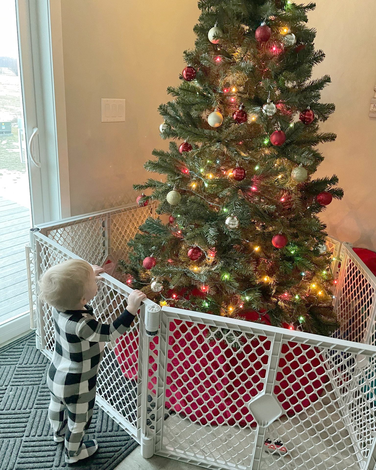 Toddleroo by North States Superyard Explorer Baby Play Yard, Gray Plastic - Image 4