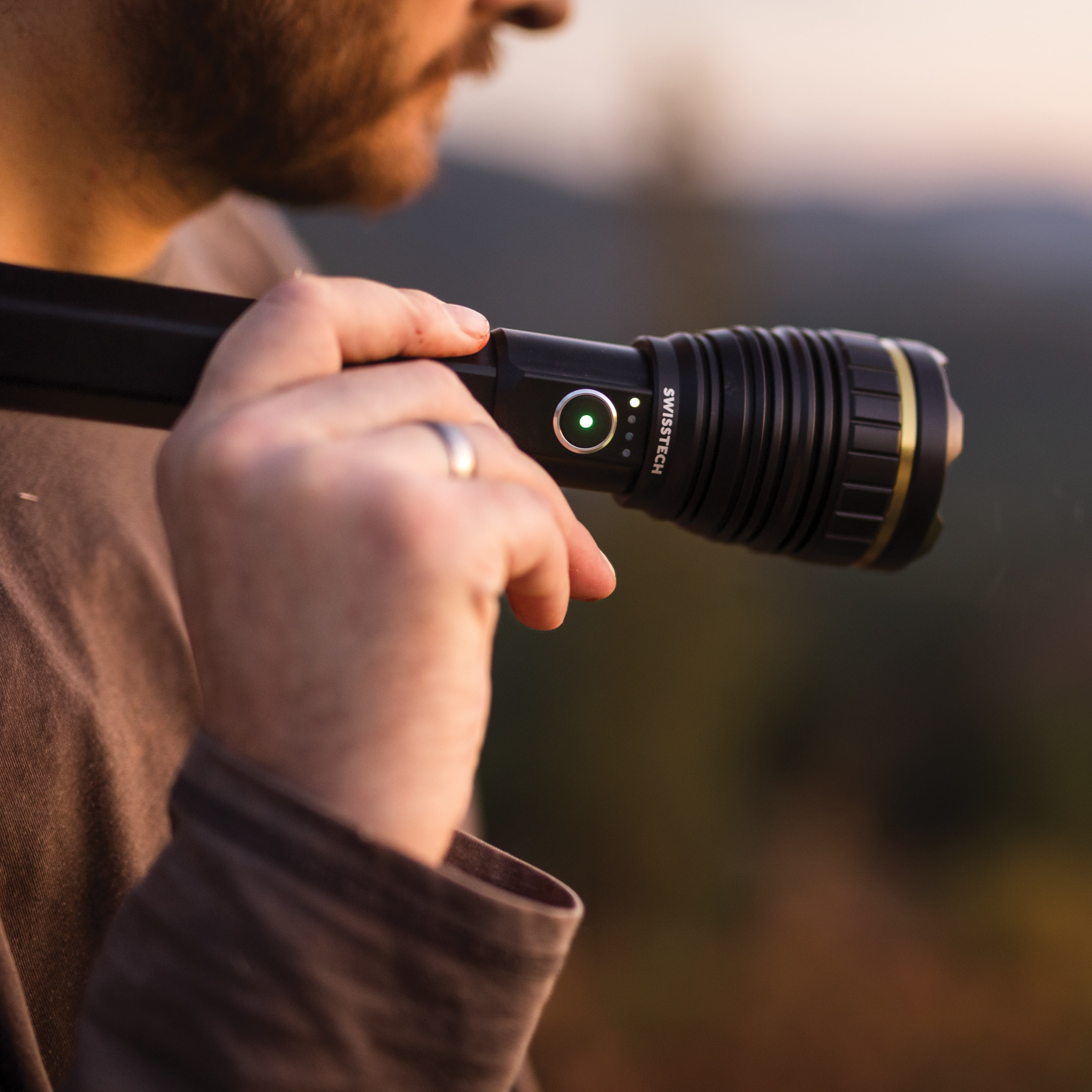 Swiss Tech Erhellen 20, 20000 Lumen Rechargeable LED Flashlight with USB-C, IP67 - Image 2