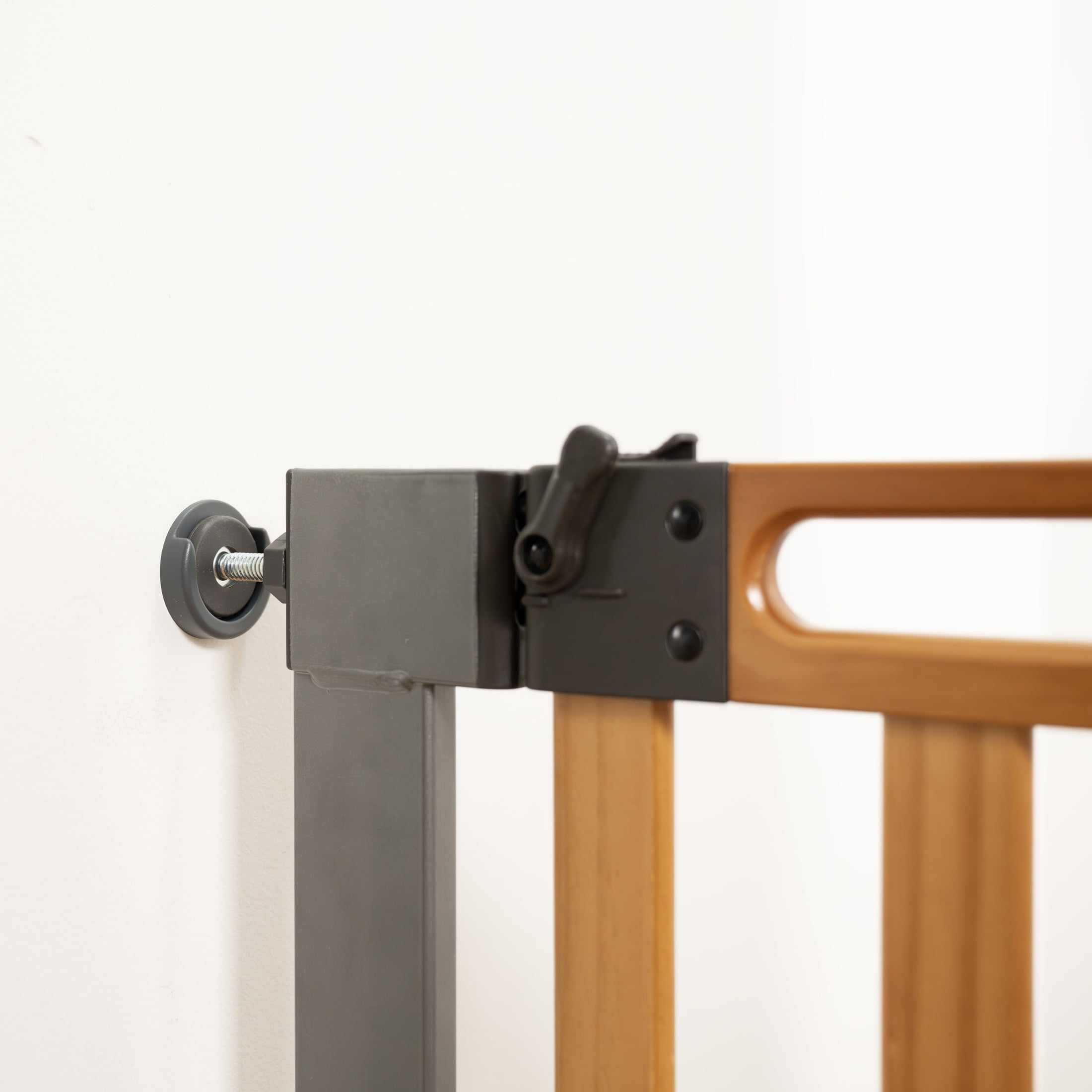 Ingenuity West End Extra Wide Safety Gate - Image 7