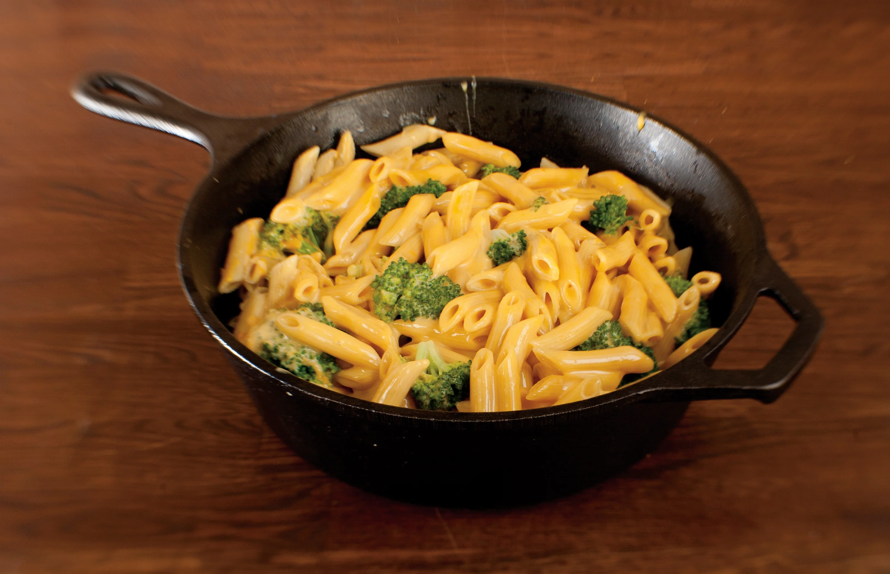 Lodge Cast Iron 12" Deep Cast Iron Seasoned Skillet, L10Dsk3, with Assist Handle - Image 4