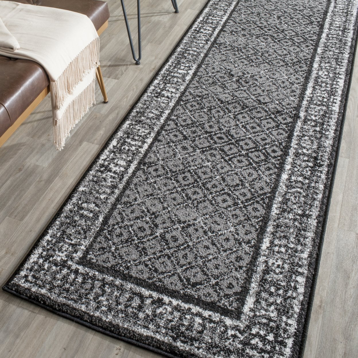 SAFAVIEH Adirondack Royston Traditional Area Rug, Black/Silver, 9' x 12' - Image 7
