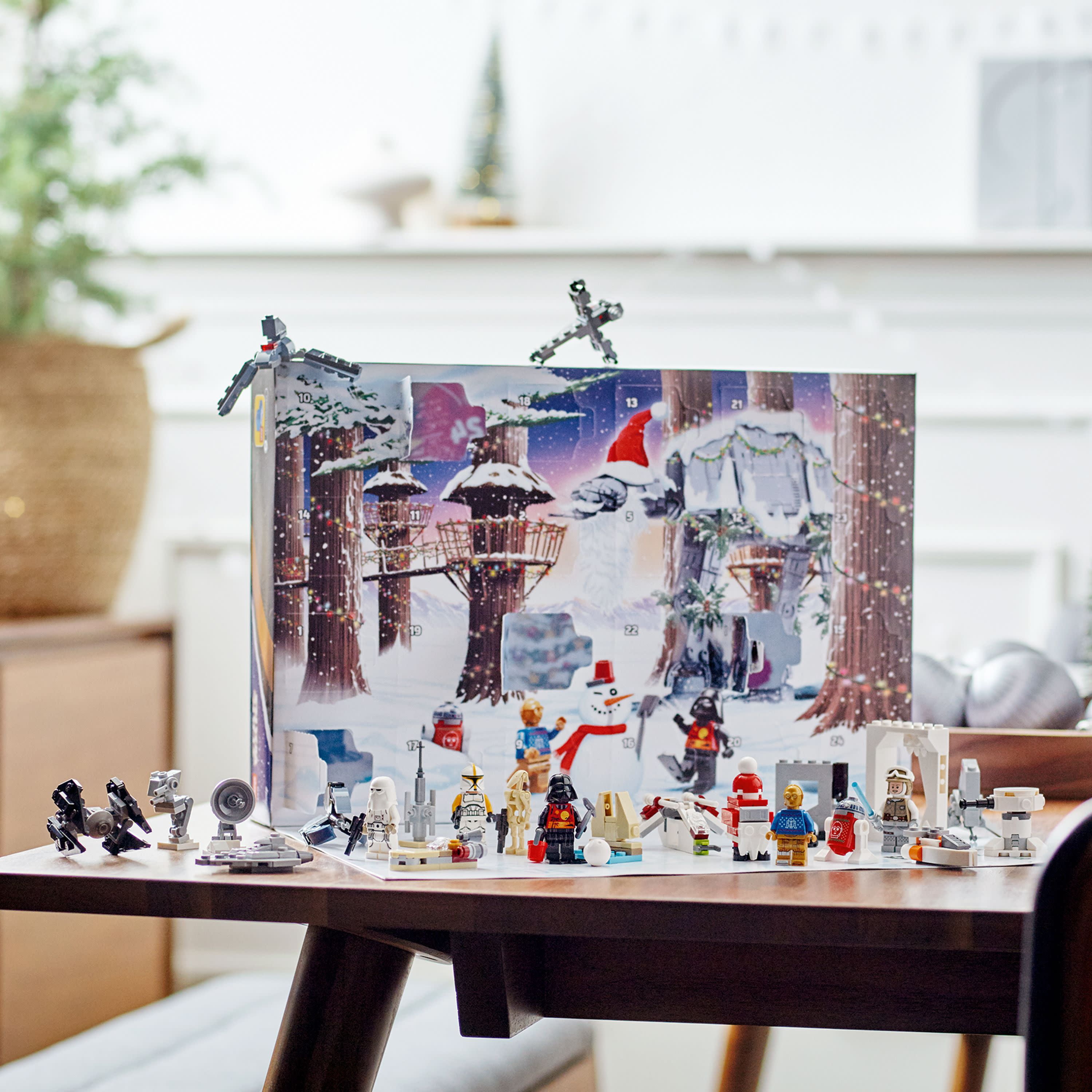 LEGO Star Wars 2022 Advent Calendar 75340 Building Toy Set (329 Pieces) - Image 6