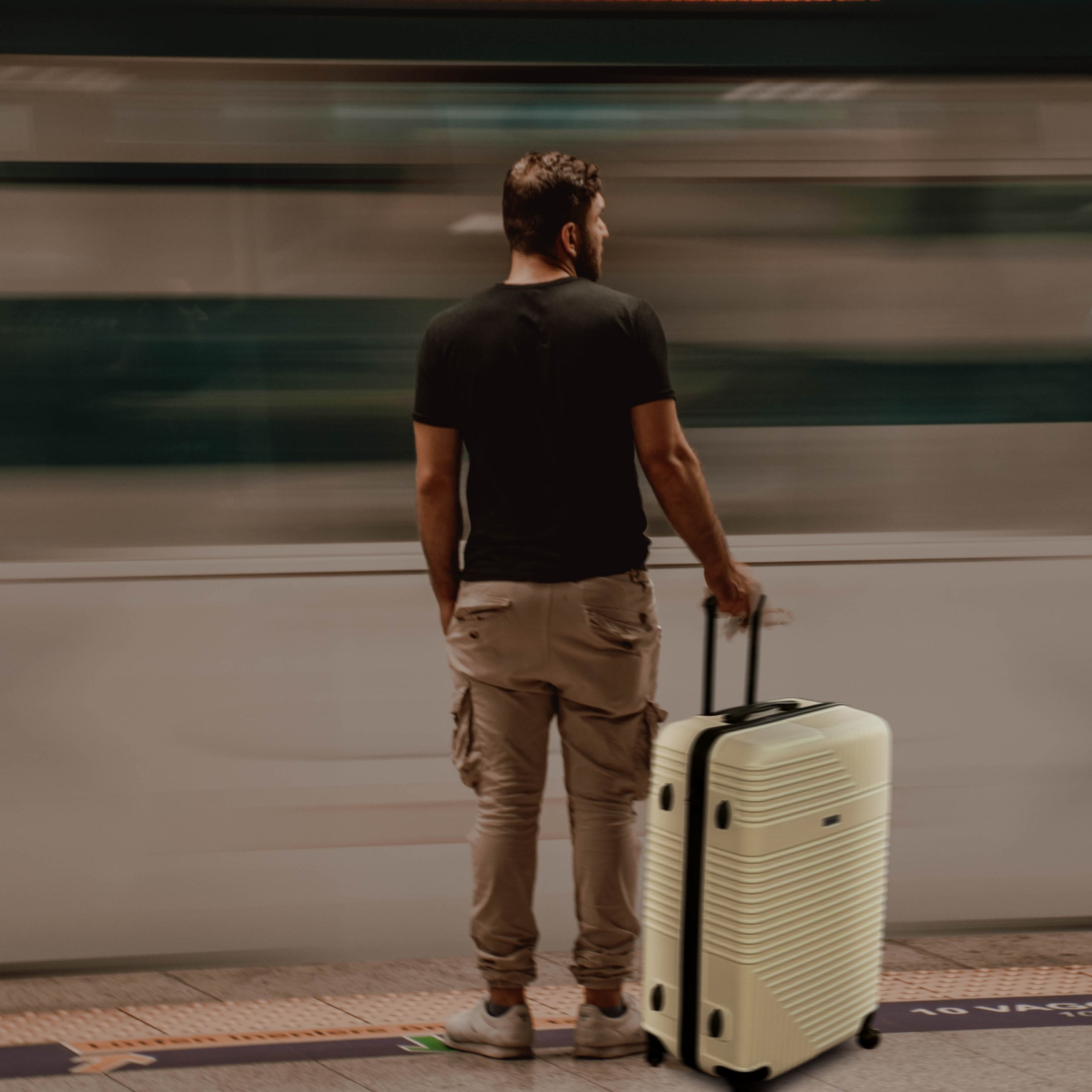 InUSA Resilience 24" Hardside Lightweight Luggage with Spinner Wheels, Handle, and Trolley, Sand - Image 3