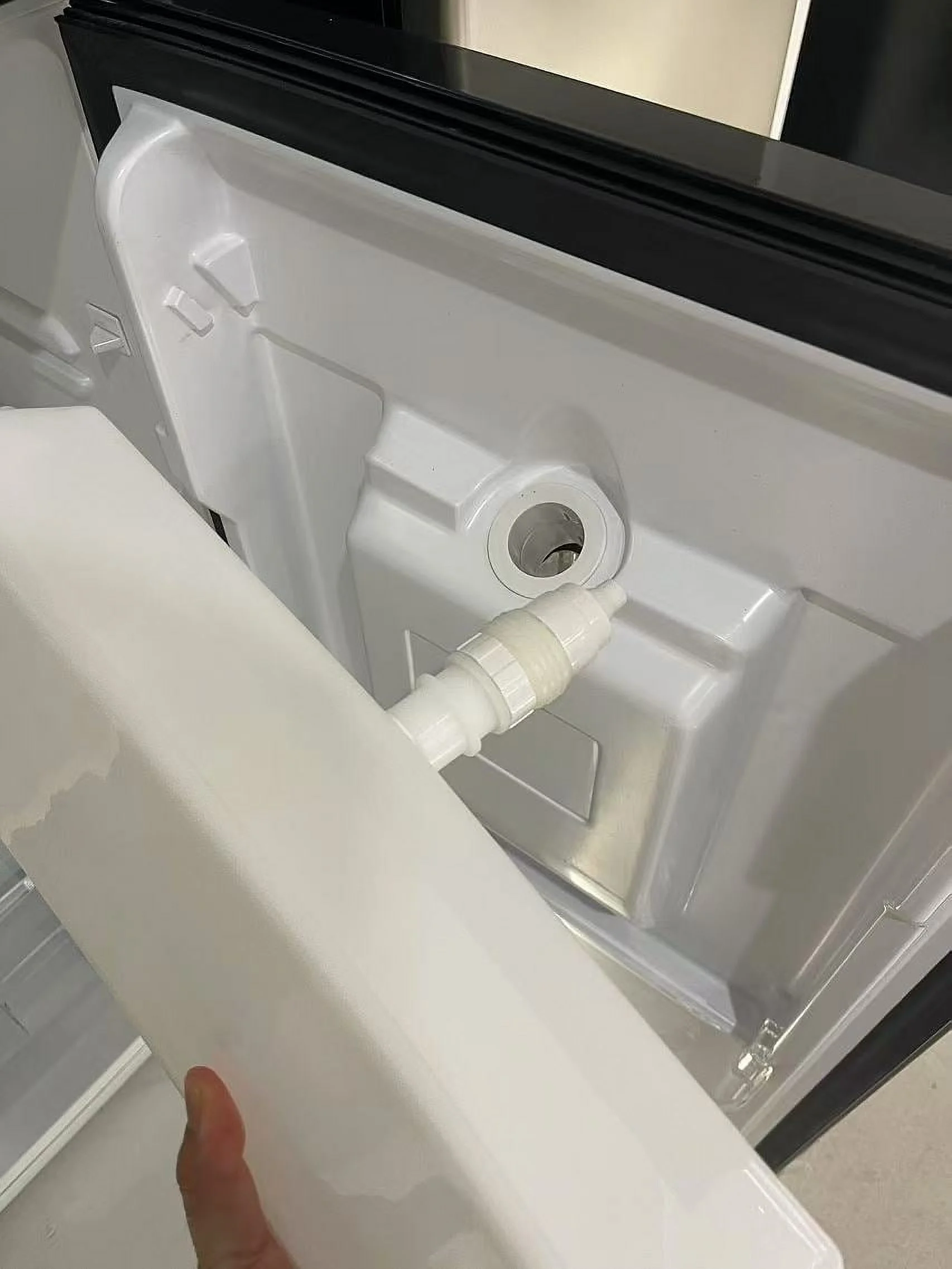 Frigidaire, 7.3 Cu. Ft. Top Mount Refrigerator, Integrated Beverage Dispenser,Platinum - Image 5