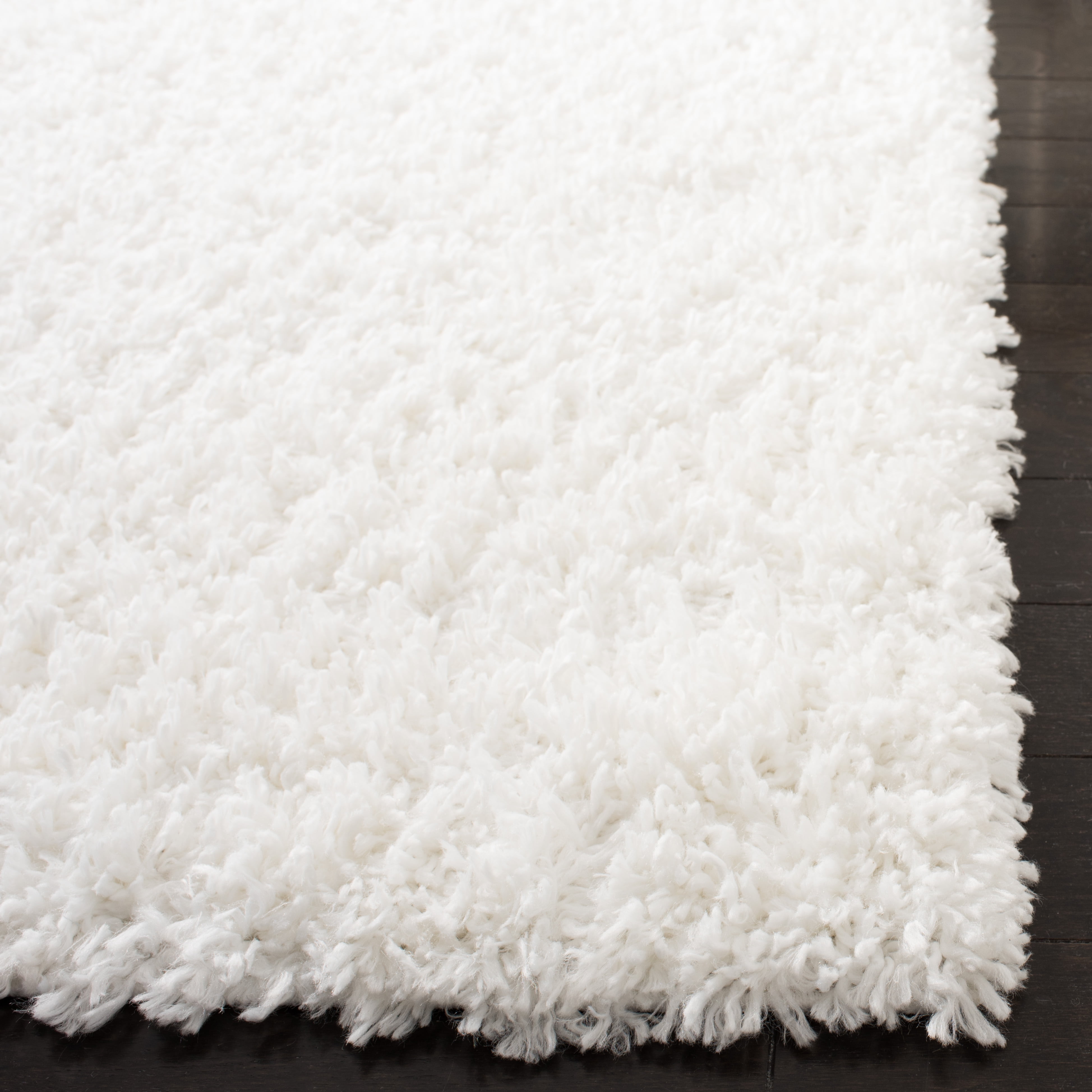 SAFAVIEH August Sophia Solid Plush Shag Area Rug, White, 6'7" x 6'7" Square - Image 9