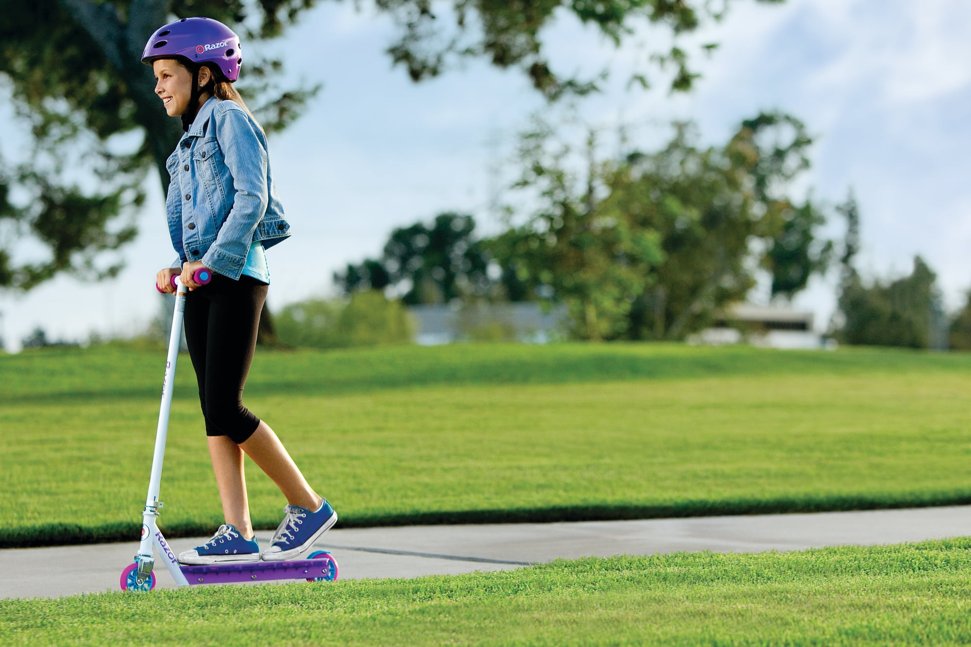 Razor Party Pop Kids Kick Scooter - Multi-Color LED Light-up Deck, Lightweight, for Child Ages 6+ - Image 4