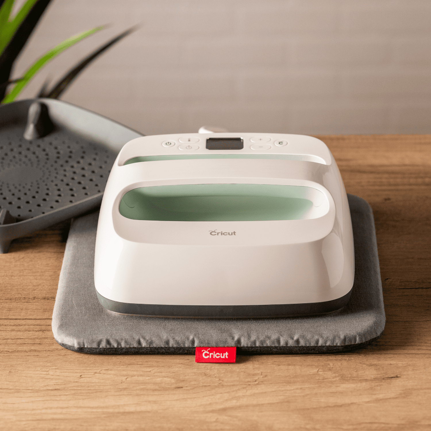 Cricut EasyPress® 2, Mint 9 in x 9 in + Cricut EasyPress Mat, 12 in x 12 in Bundle - Image 2