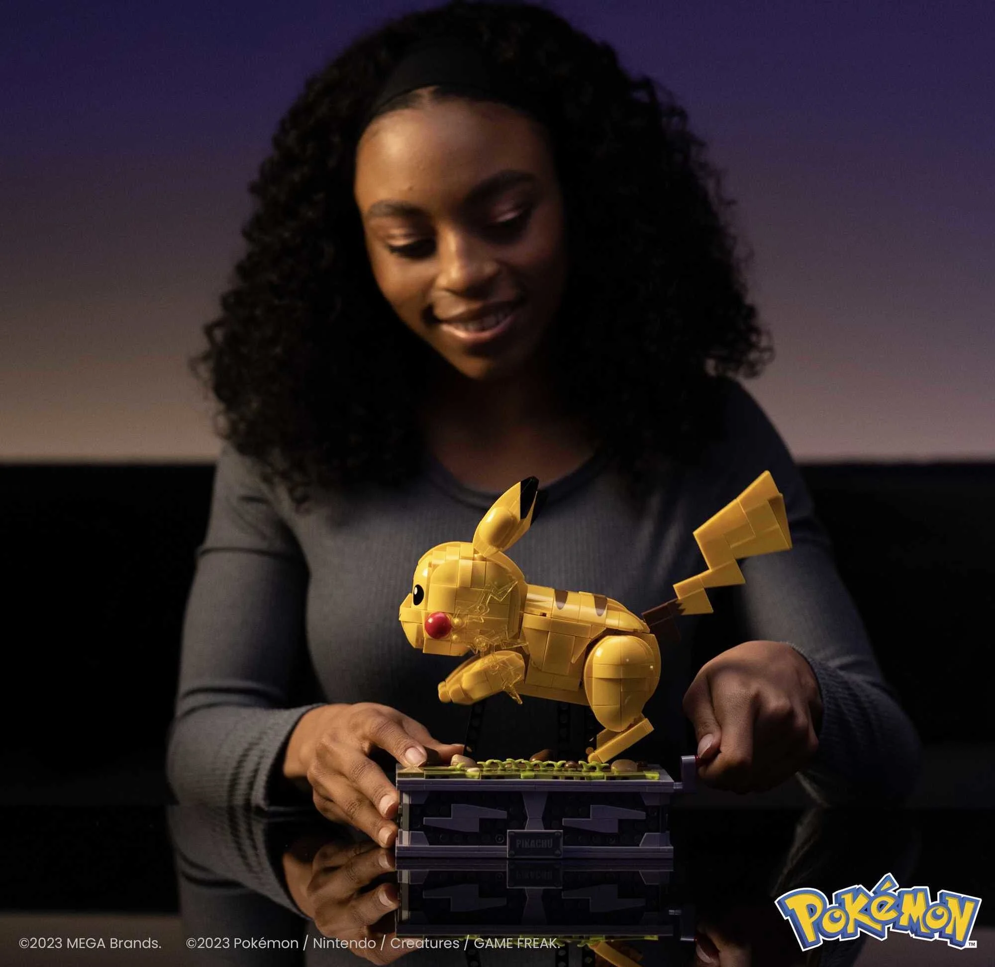 MEGA Pokemon Building Kit Motion Pikachu (1092 Pieces) for Collectors - Image 6