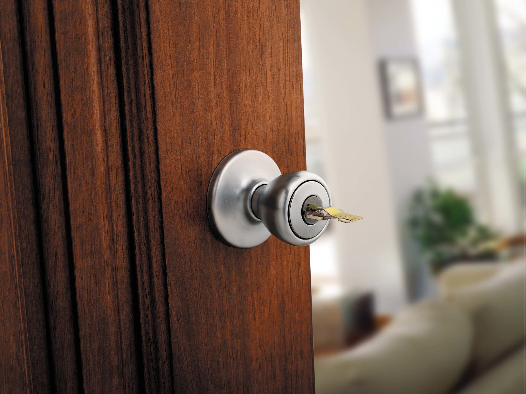 Kwikset Signature Series 99910-044 Satin Nickel Single Cylinder Entry Knob & Deadbolt Combo - Image 6