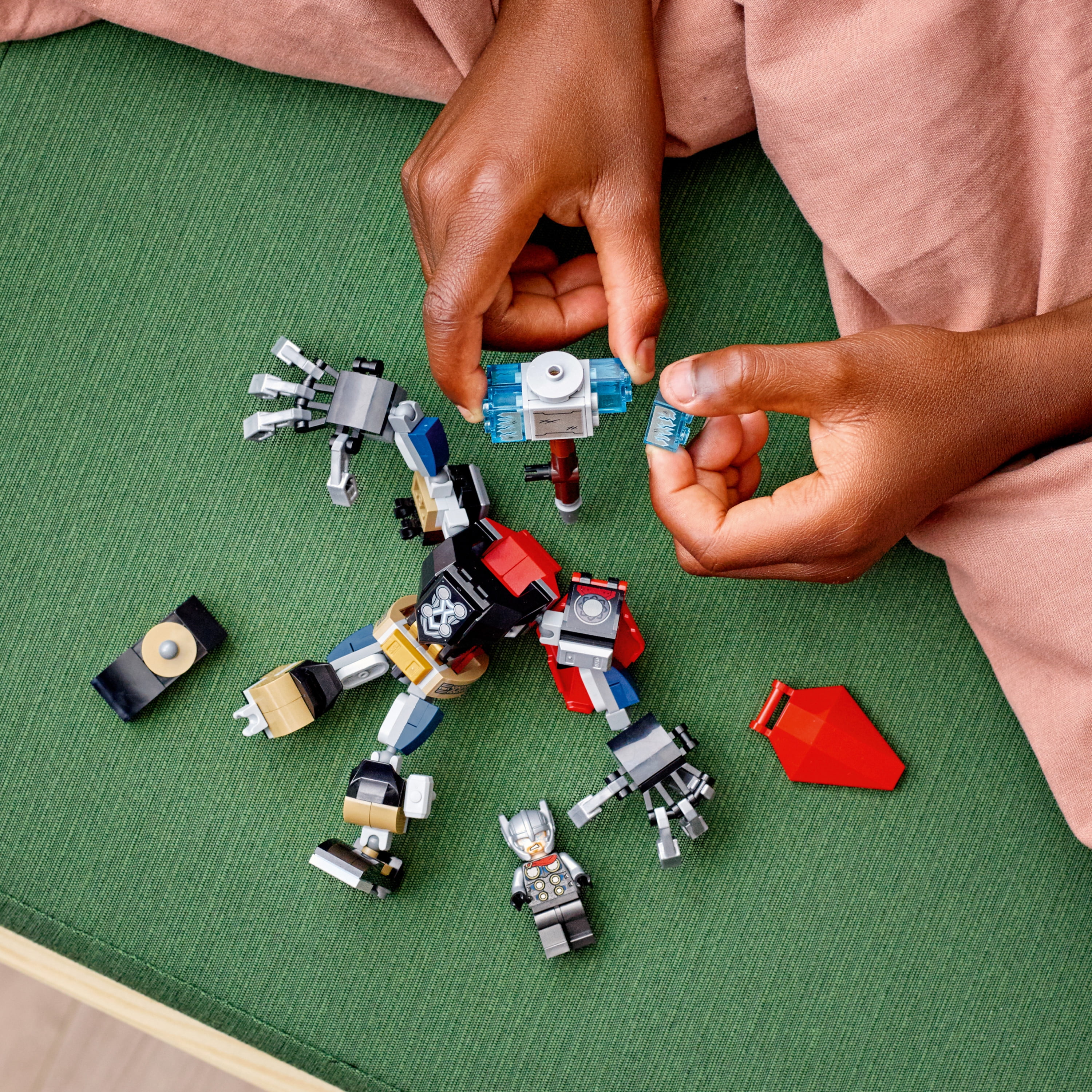 LEGO Marvel Avengers Classic Thor Mech Armor 76169 Cool Thor Hammer Playset (139 Pieces) - Image 5