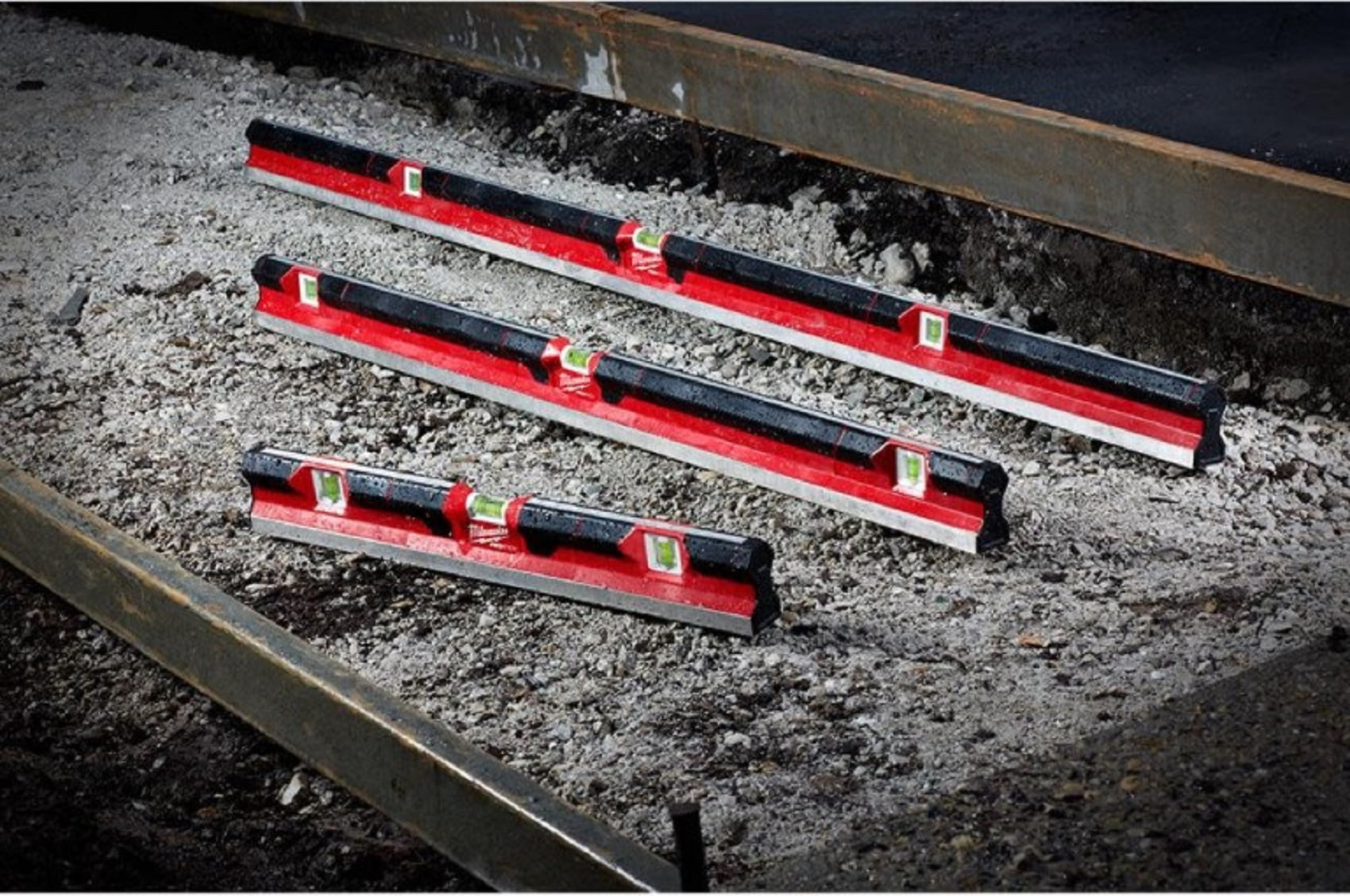 Milwaukee-MLCON72 72 in. REDSTICK Concrete Screed Level - Image 2