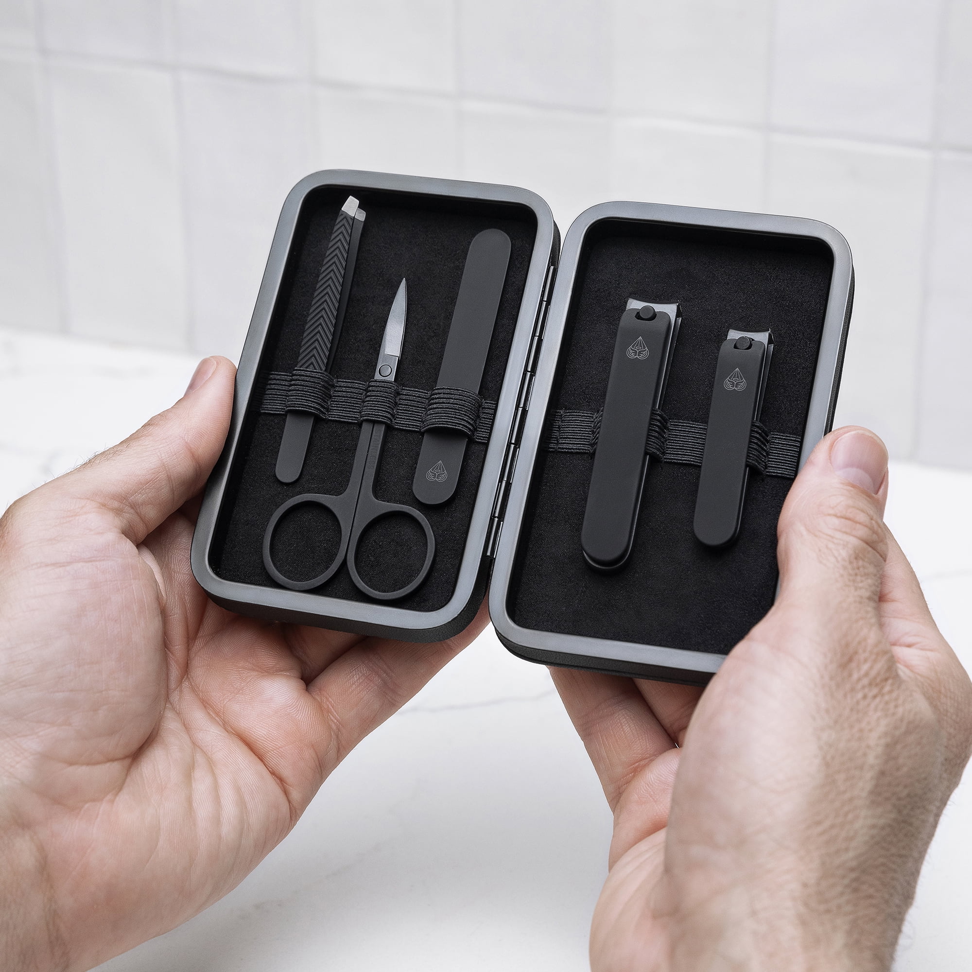 MANSCAPED® The Handyman™ Travel Essentials Includes Compact Face Shaver, Shears 3.0 5-Piece Nail Kit, Underarm Aluminum-Free Deodorant, 3oz Refined™ Body Wash, 3oz 2-in-1 Shampoo & Conditioner - Image 6