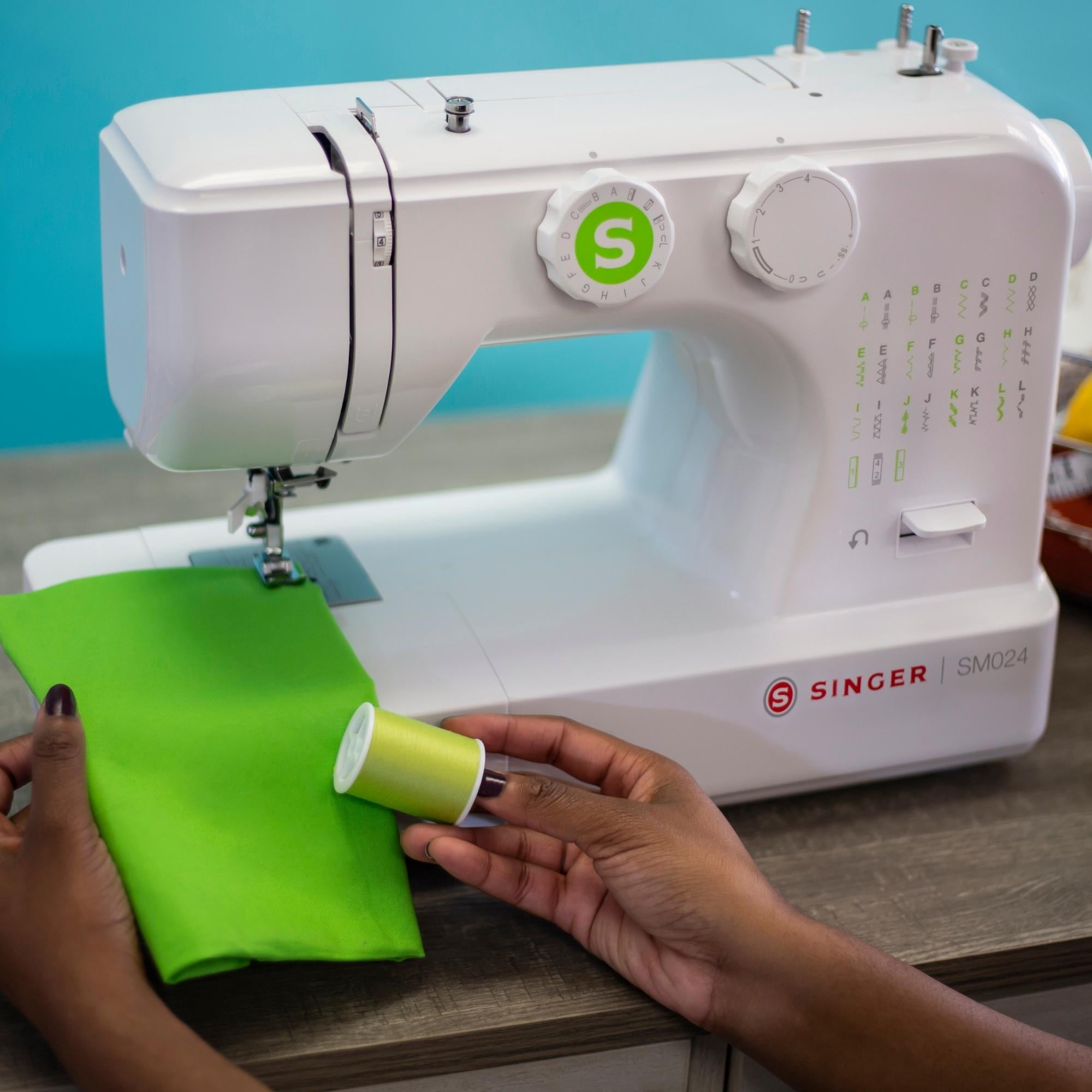 Singer® Sm024 Mechanical Sewing Machine, Green - Image 10