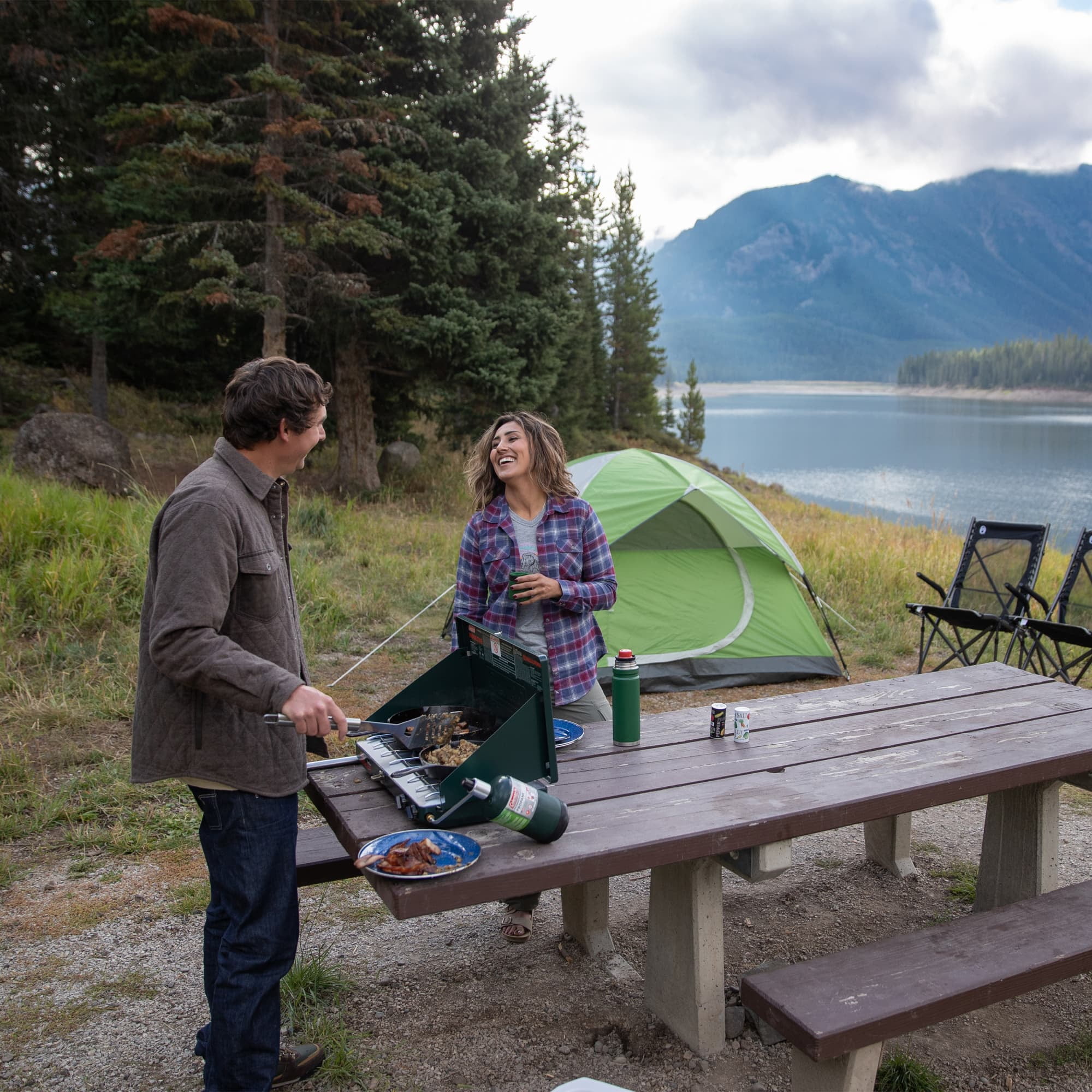 Coleman Sundome 6-Person Dome Tent, Green, 72" Center Height, Overall dimensions: 120'' H x 120'' W - Image 4