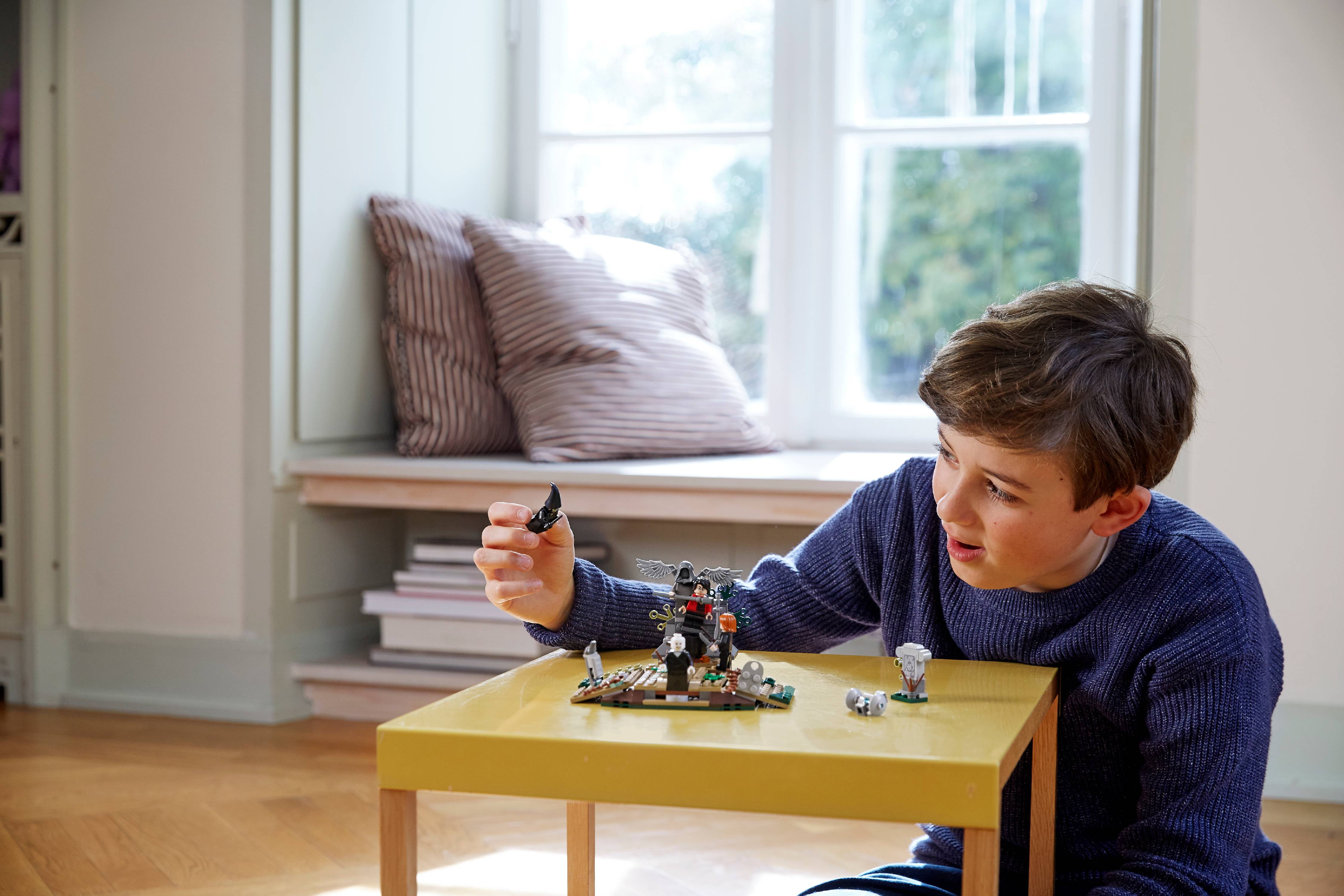 LEGO Harry Potter The Rise of Voldemort 75965 Wizard Battle Action Set (184 Pieces) - Image 2