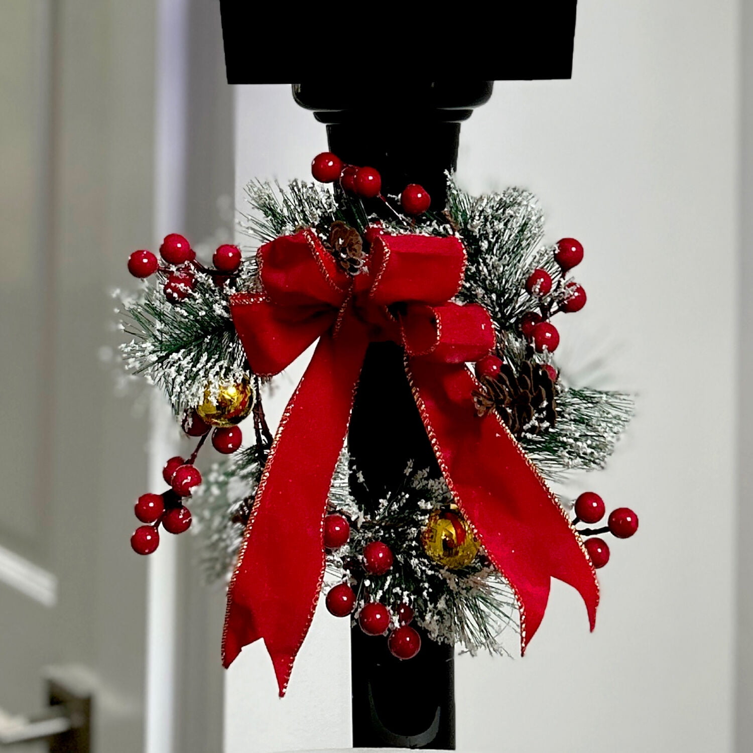 Fraser Hill Farm 5.9 ft Musical Snowy Christmas Street Lamp in Black, FSSL071A-BLK2 - Image 15