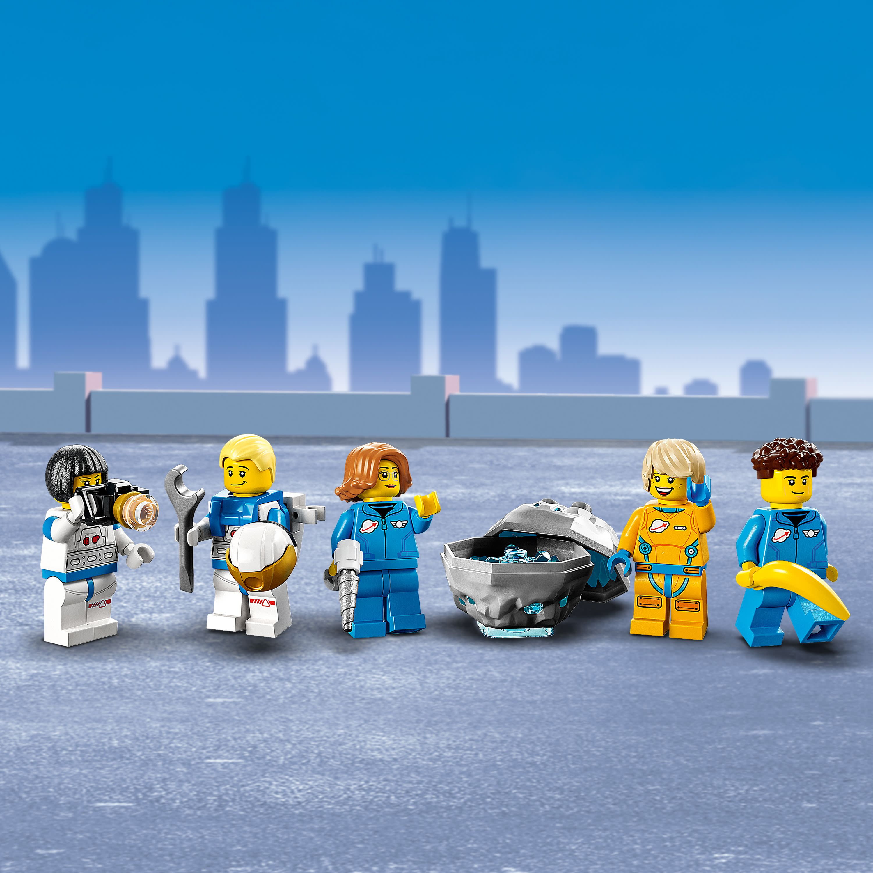 LEGO City Lunar Space Station, 60349 NASA Inspired Building Toy, Model Set with Docking Capsule, Labs and 5 Astronaut Minifigures - Image 3