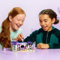 LEGO Friends Emma's Art Café 41336 Building Set (378 Pieces) - Image 2