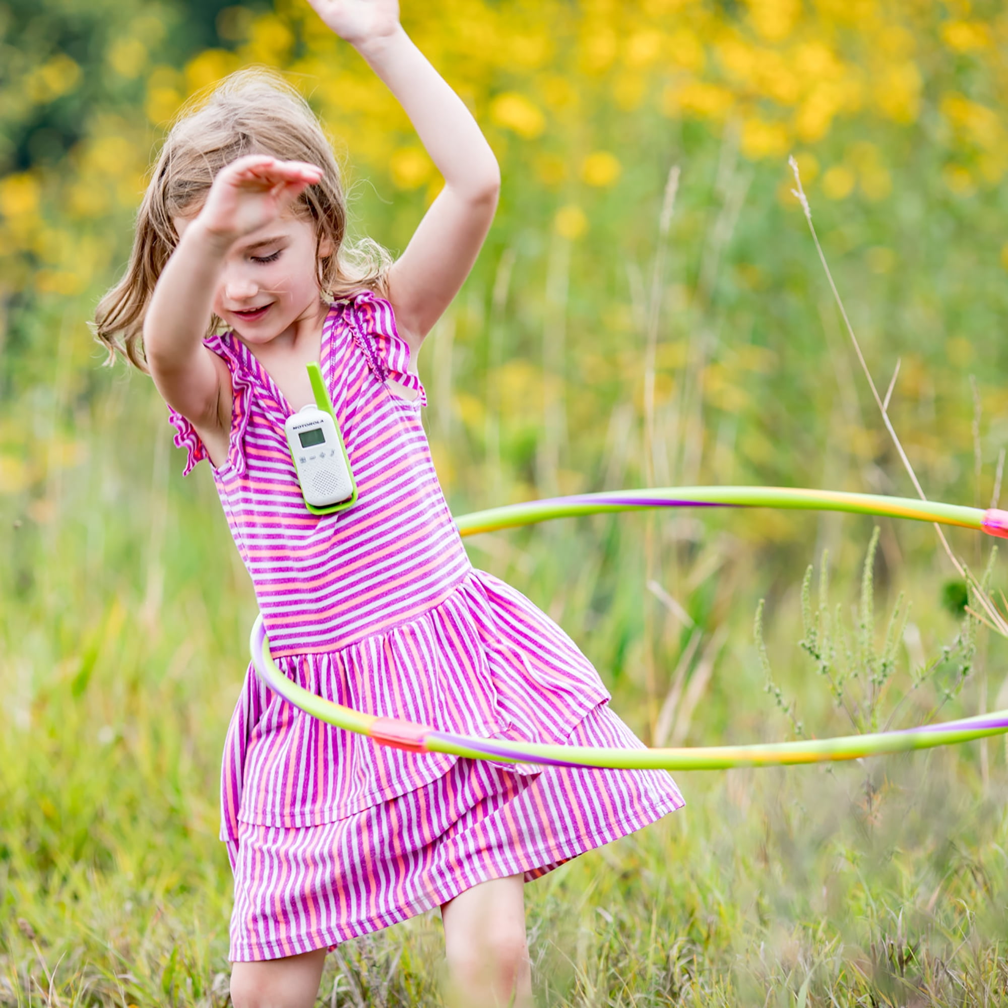 Motorola Solutions T110TP 16 Mi. Two-Way Radio 22 Channels White/Green/Blue/Orange Alkaline 3-Pack - Image 6