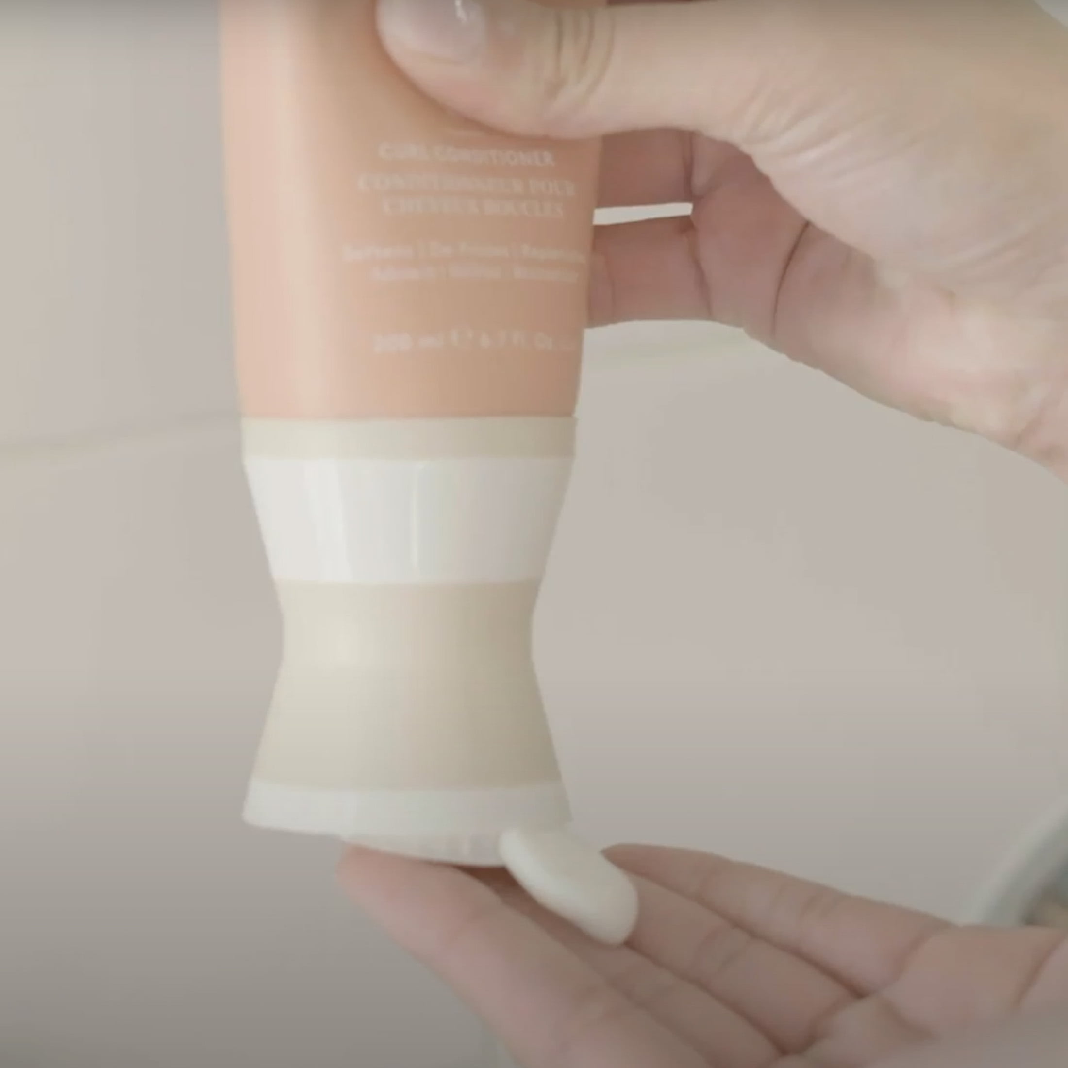 Virtue Hydrating Jojoba Oil Silicone-Free Curl Hair Care Conditioner, 17 oz - Image 4