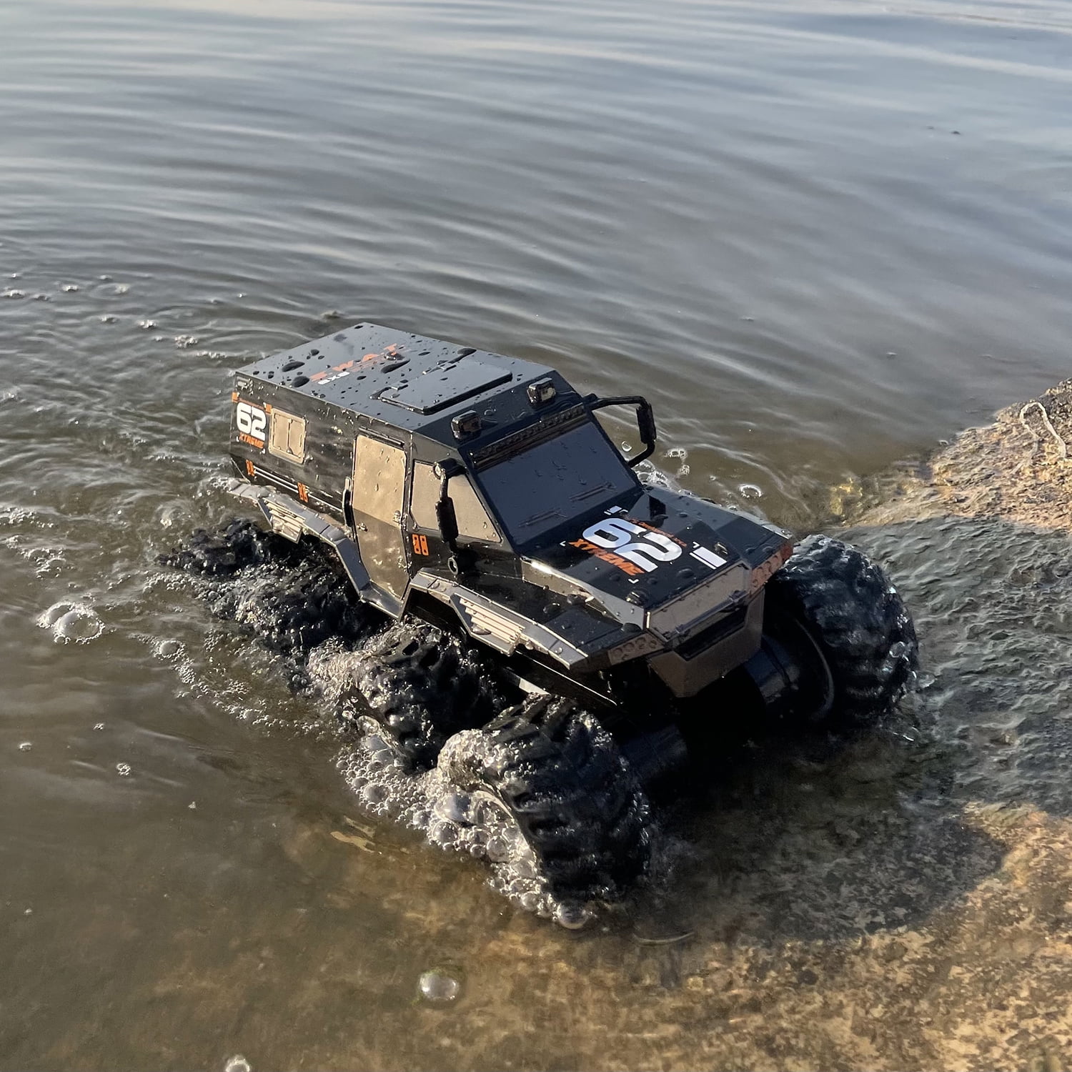 JJRC Q137 4WD Water Land RC Armored Vehicle Car 2.4Ghz Amphibious Remote Control Truck Cars, Black - Image 9