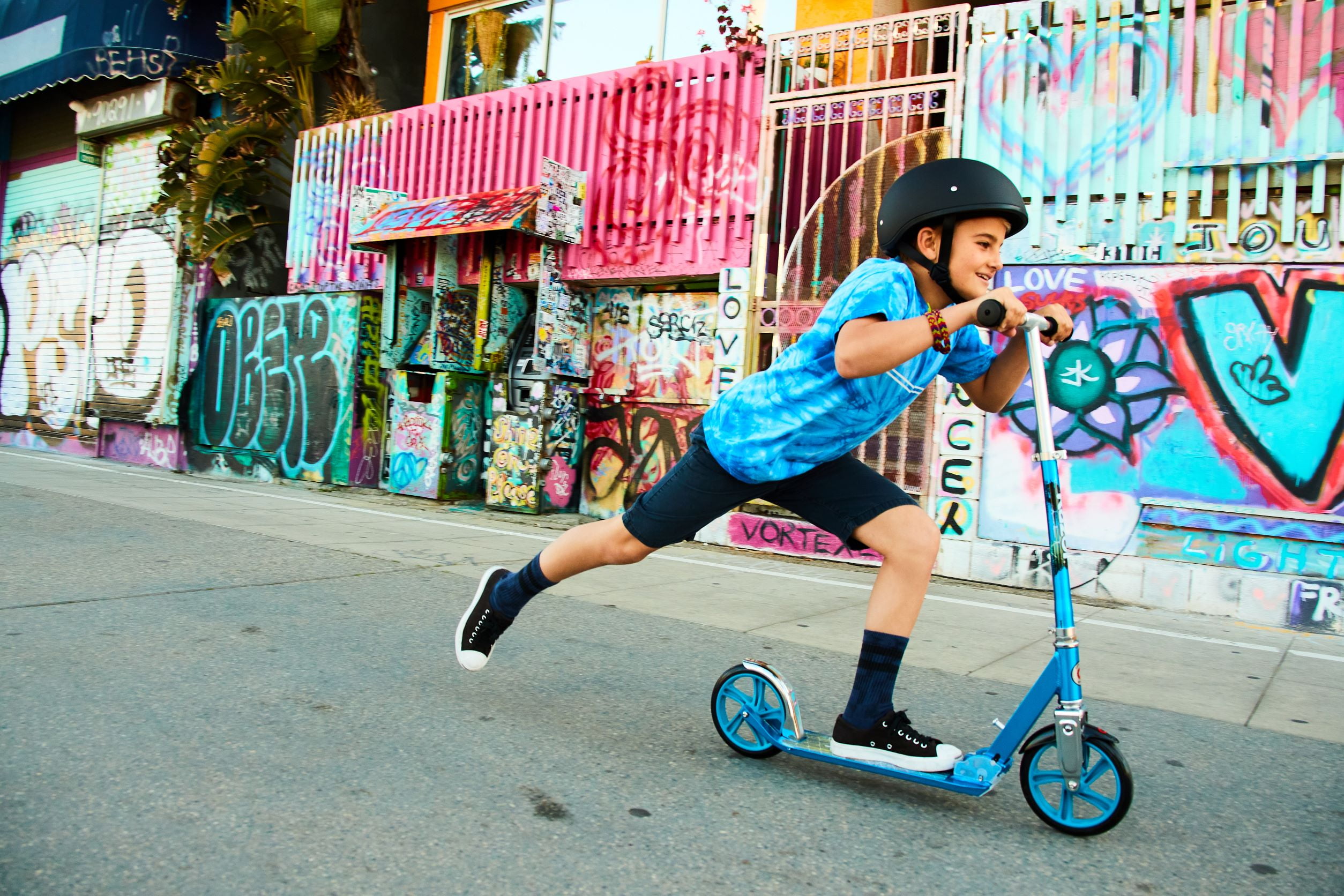 Razor A5 Lux Kick Scooter - Blue, Large 8" Wheels, Foldable, Lightweight for Child, Teen, and Adult - Image 7