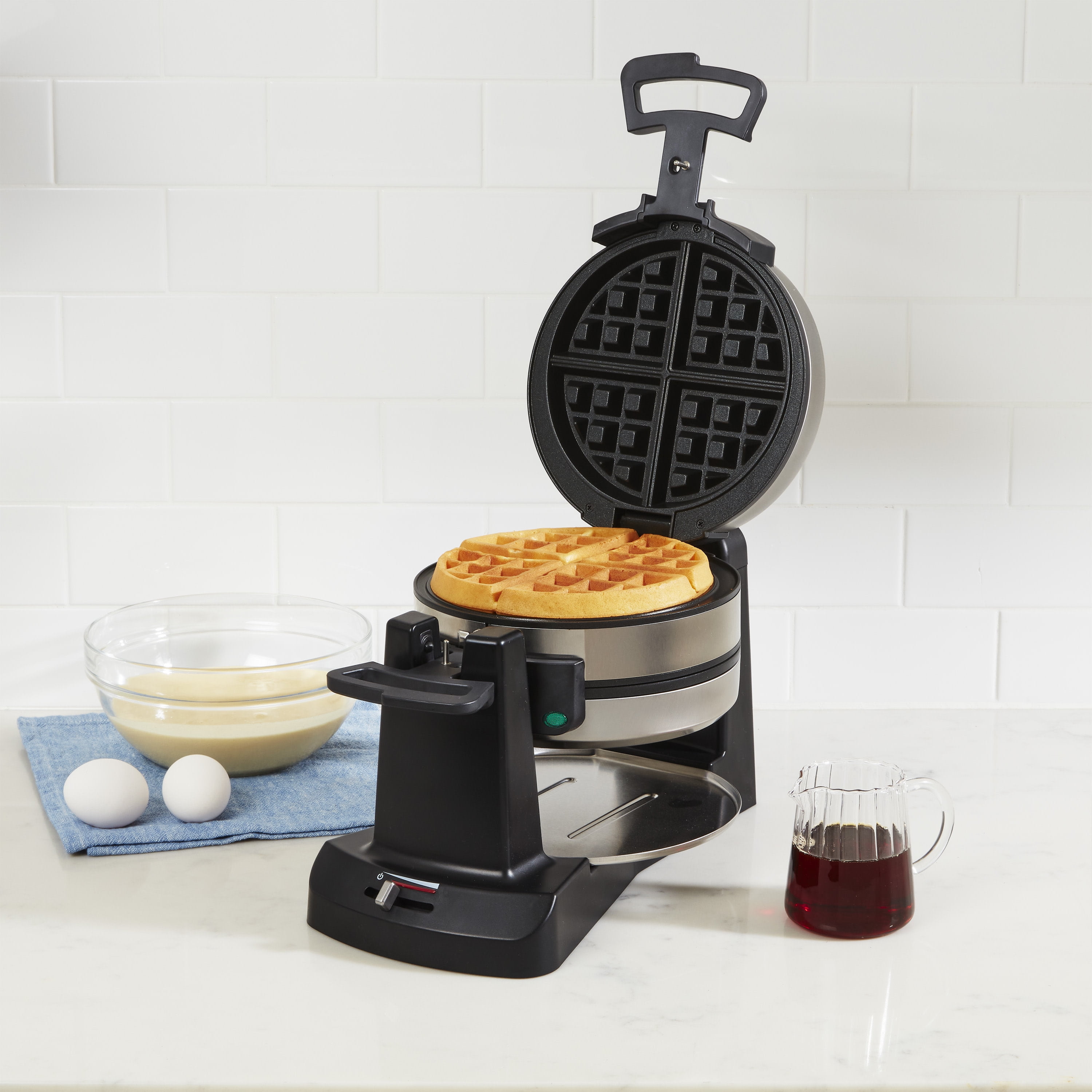 Cuisinart Double Flip Belgian Waffle Maker - Image 3