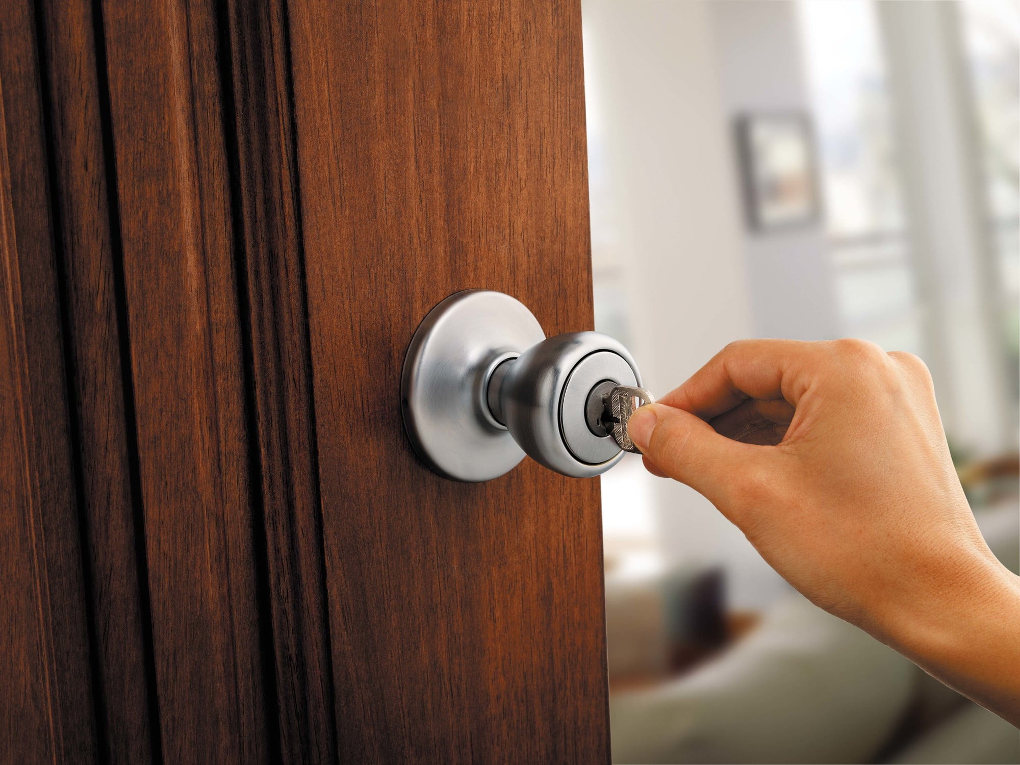 Kwikset Signature Series 99910-044 Satin Nickel Single Cylinder Entry Knob & Deadbolt Combo - Image 5