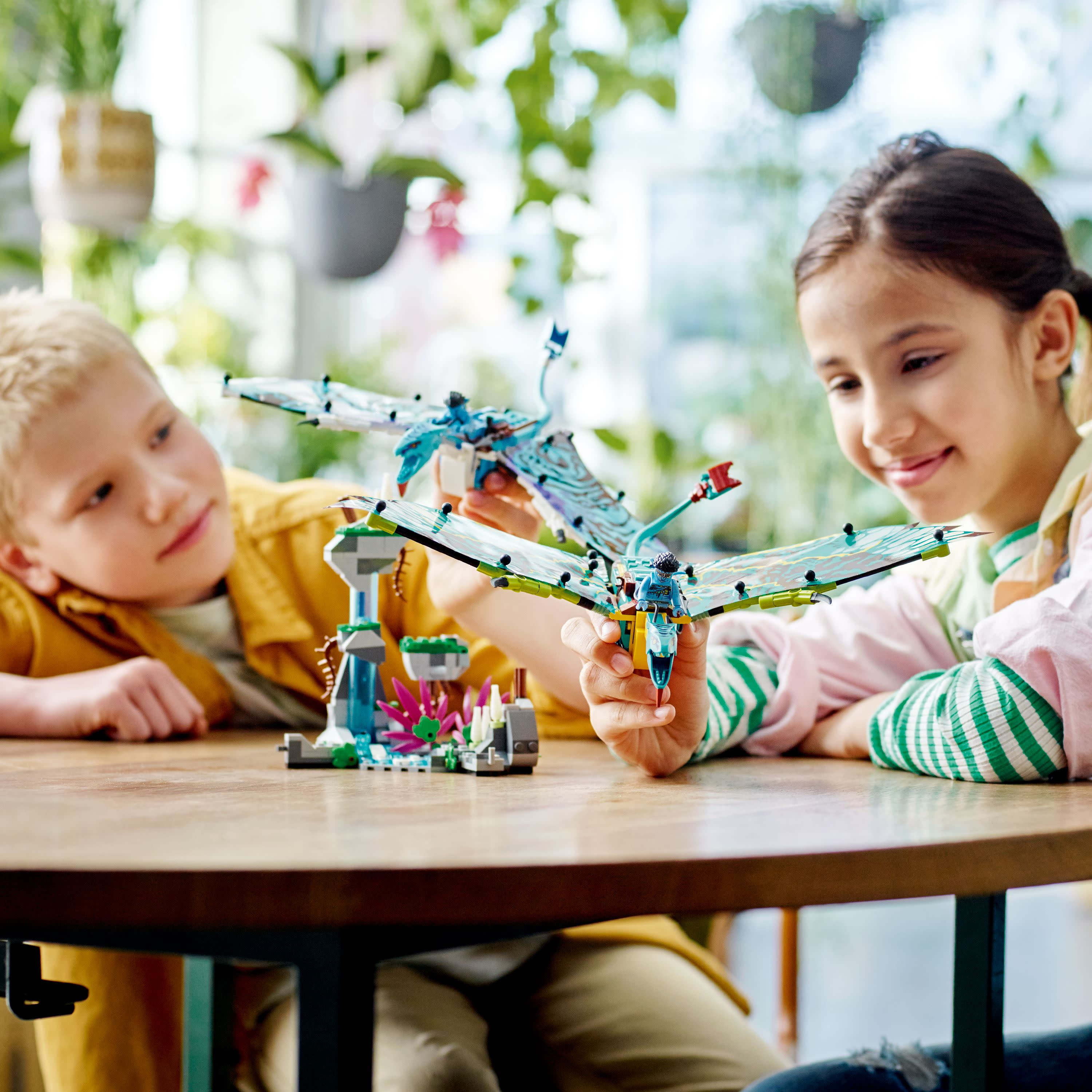 LEGO Avatar Jake & Neytiri First Banshee Flight 75572 Building Toys - Pandora Movie Inspired Set with 2 Banshee Figures, 2 Minifigures, Glow in The Dark Elements, Great for Kids Ages 9+ - Image 5