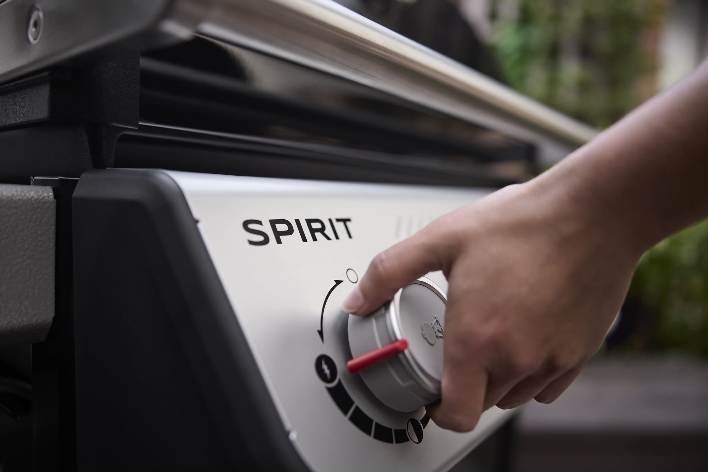 Weber Spirit E-210 Liquid Propane Gas Grill - 2 Burners, Black - Image 11