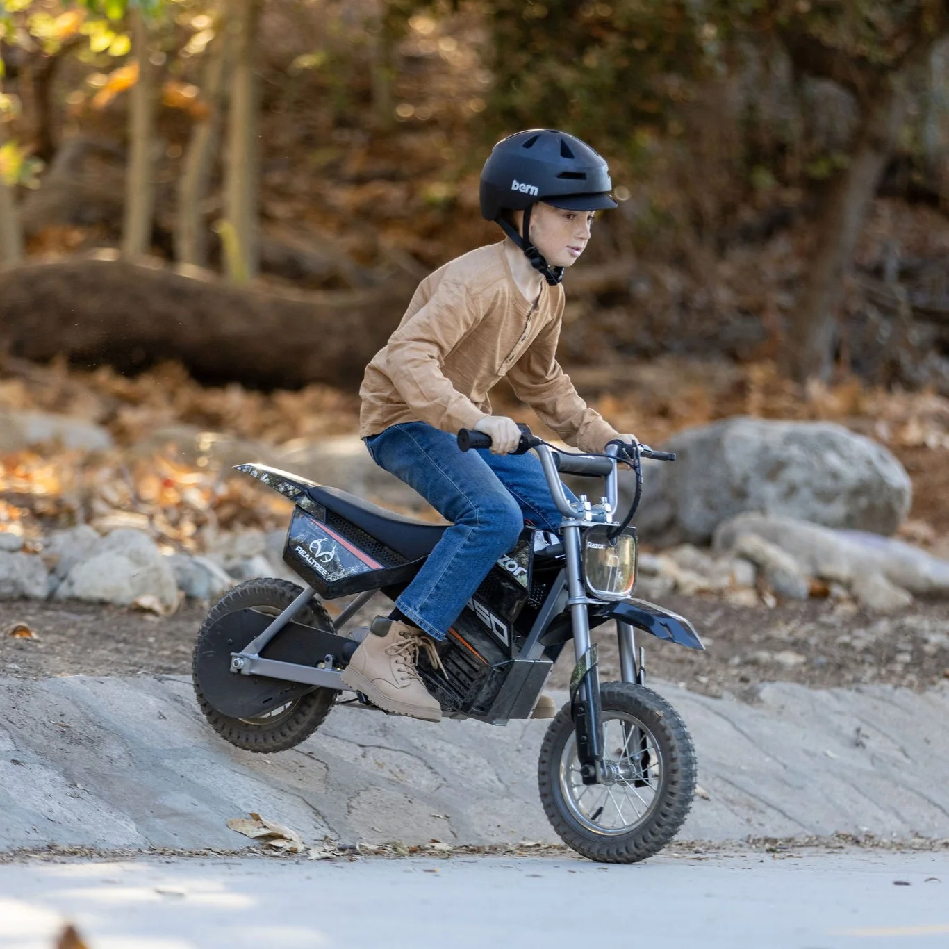 Razor x Realtree Dirt Rocket MX350 - 24V Electric-Powered Dirt Bike, up to 14 mph, for Child 8+ - Image 4