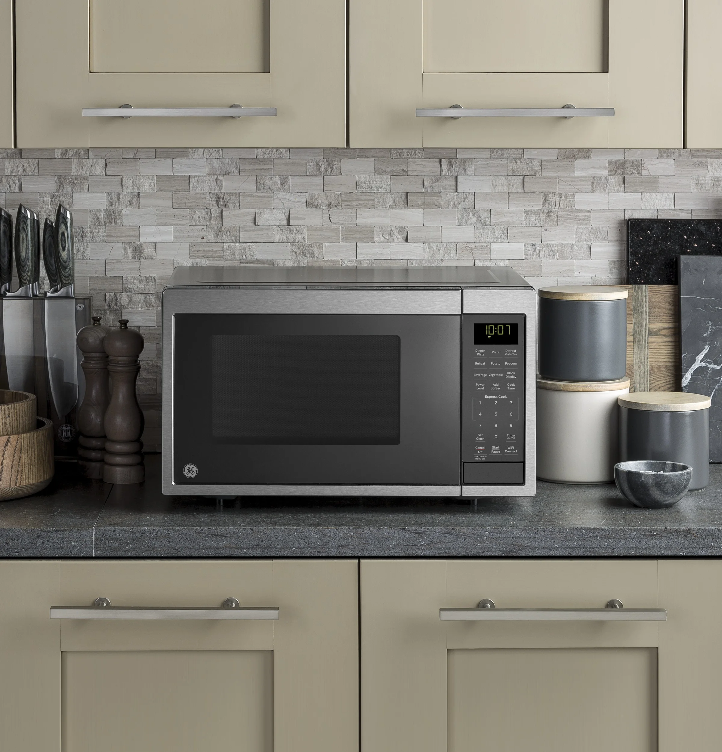 GE® 0.9 Cu. Ft. Capacity Smart Countertop Microwave Oven with Scan-To-Cook Technology - Image 2