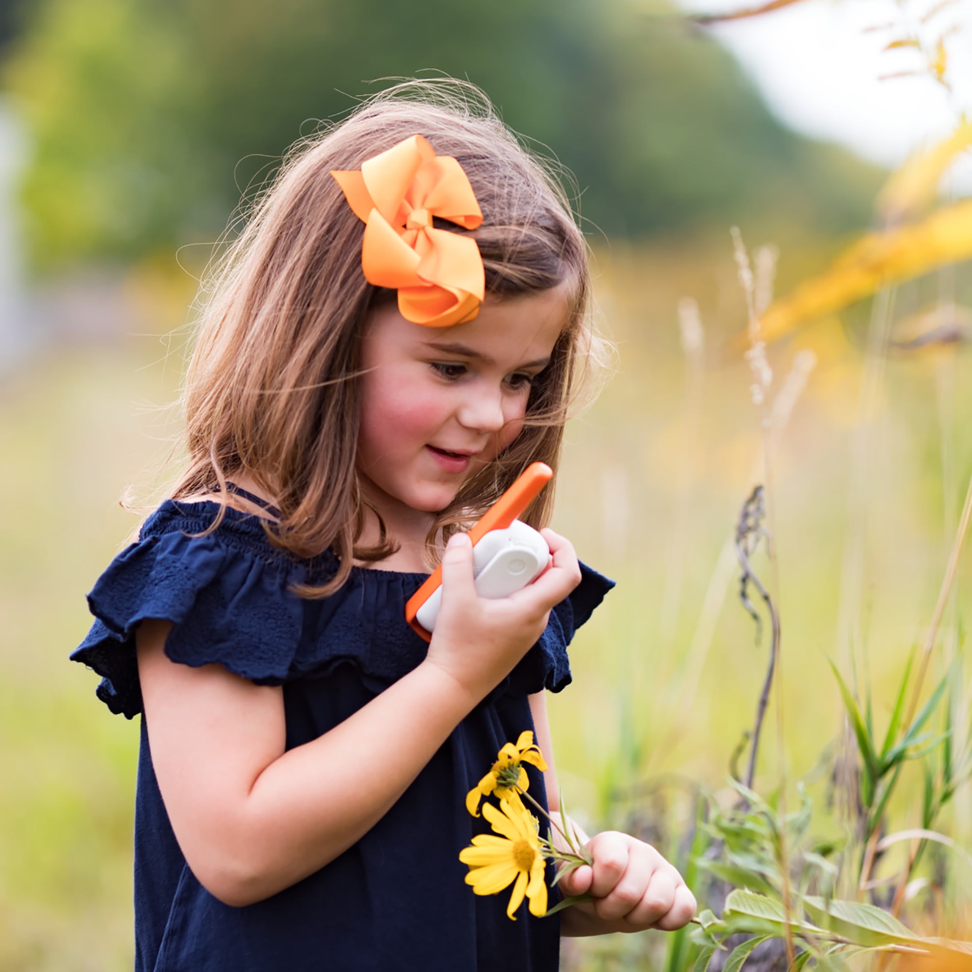 Motorola Solutions T110TP 16 Mi. Two-Way Radio 22 Channels White/Green/Blue/Orange Alkaline 3-Pack - Image 10