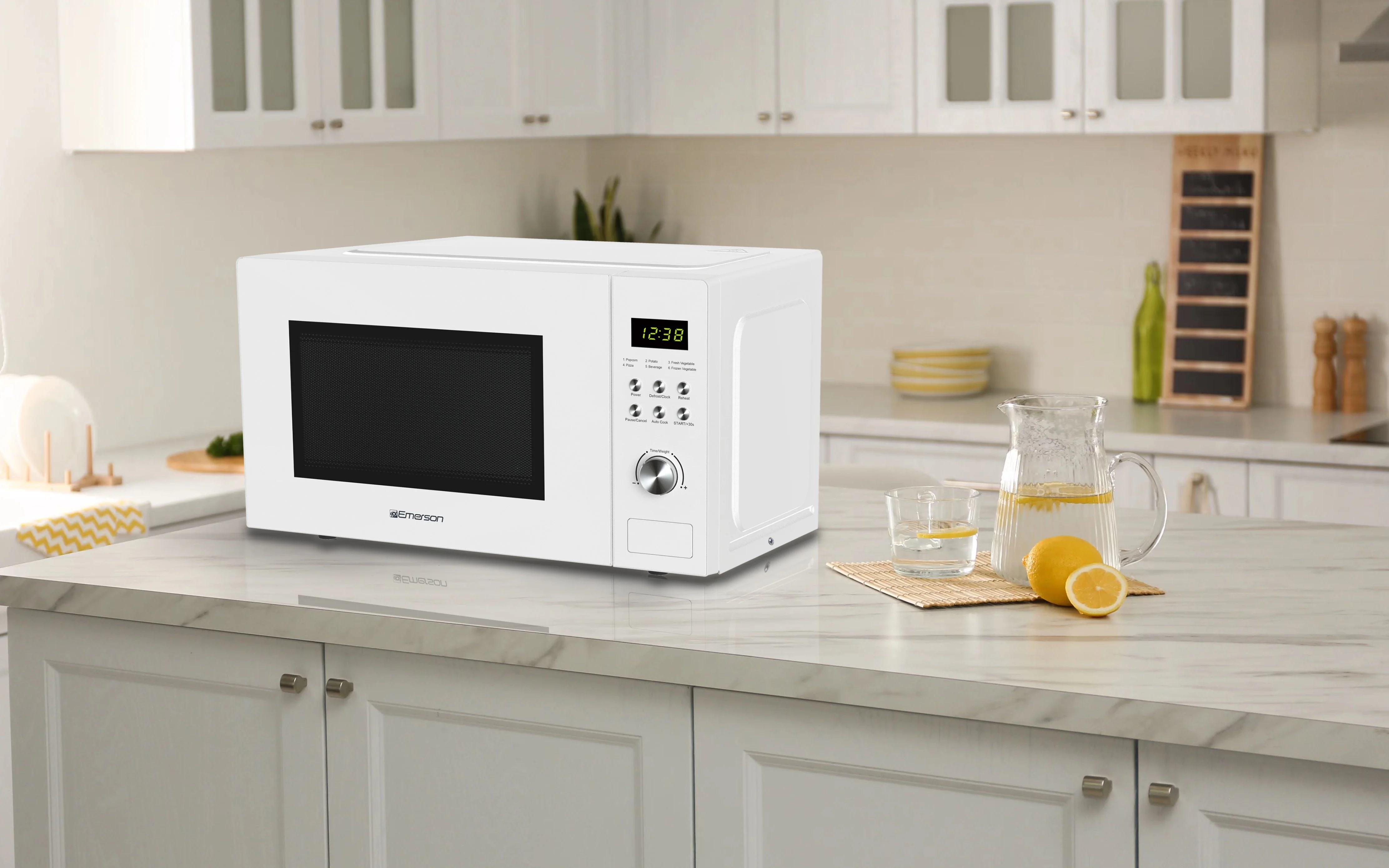 Emerson 1.1 Cu Ft, 1000W White Countertop Microwave Oven, MW1101W - Image 6