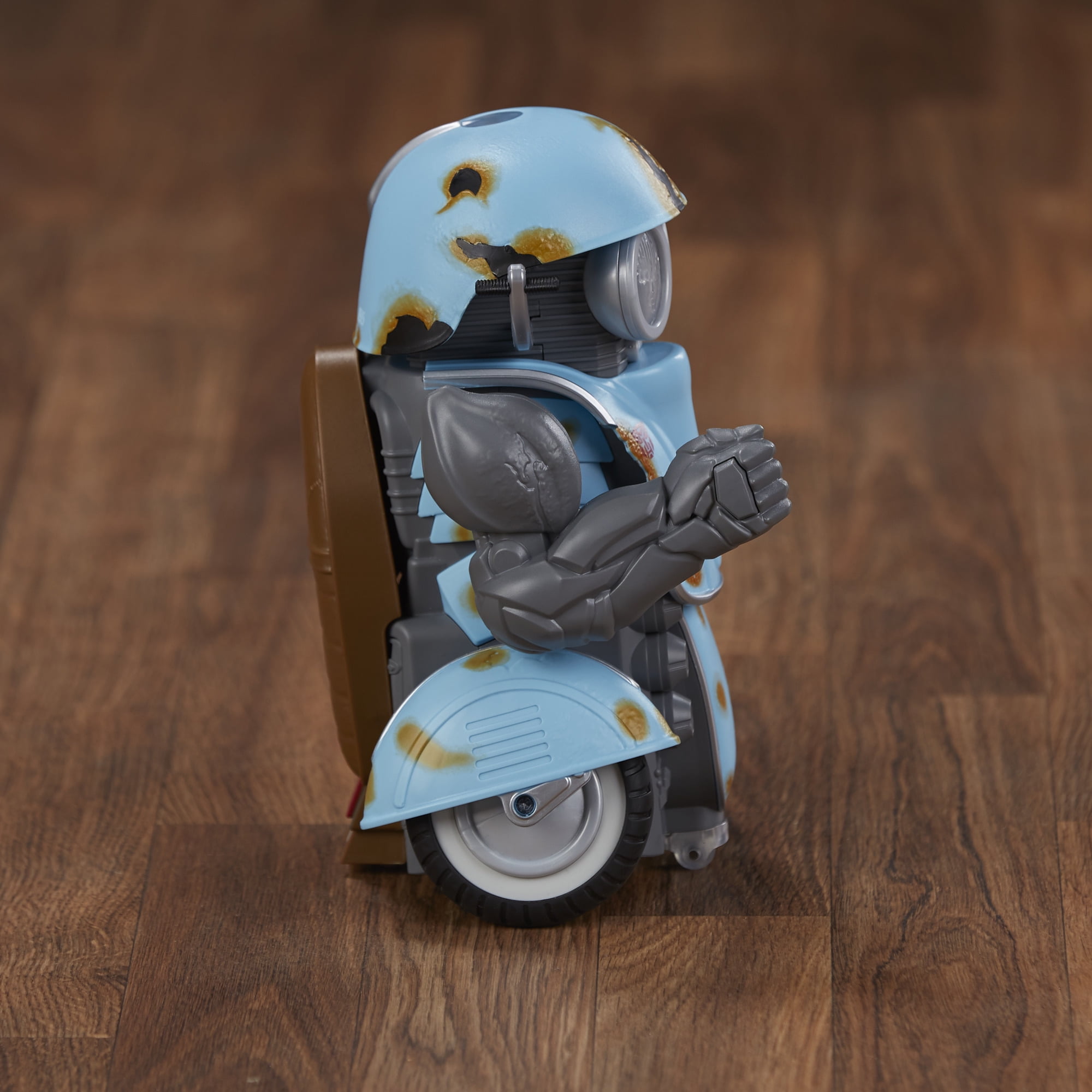 Transformers: The Last Knight Autobot Sqweeks RC - Image 4