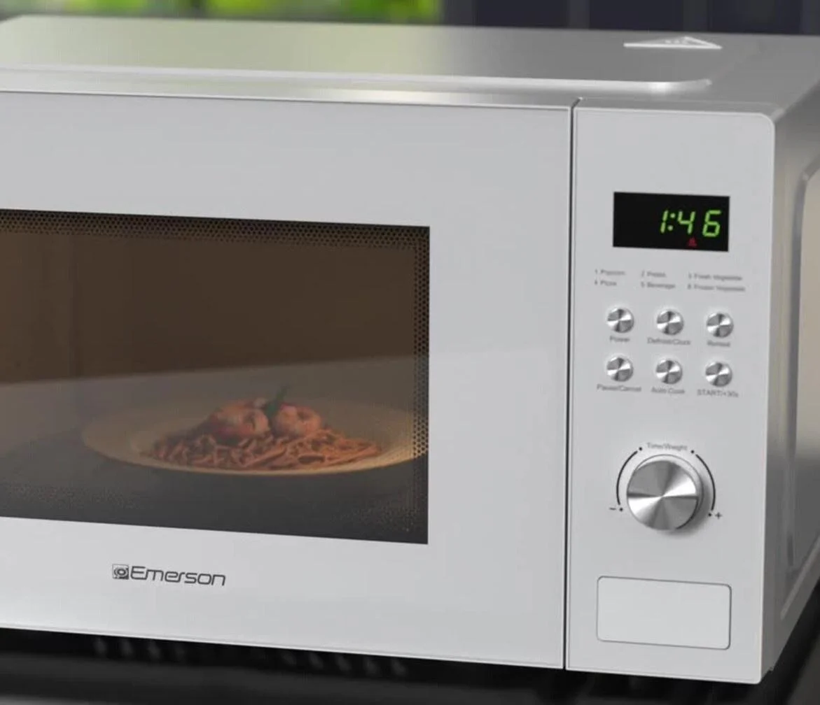 Emerson 1.1 Cu Ft, 1000W White Countertop Microwave Oven, MW1101W - Image 10